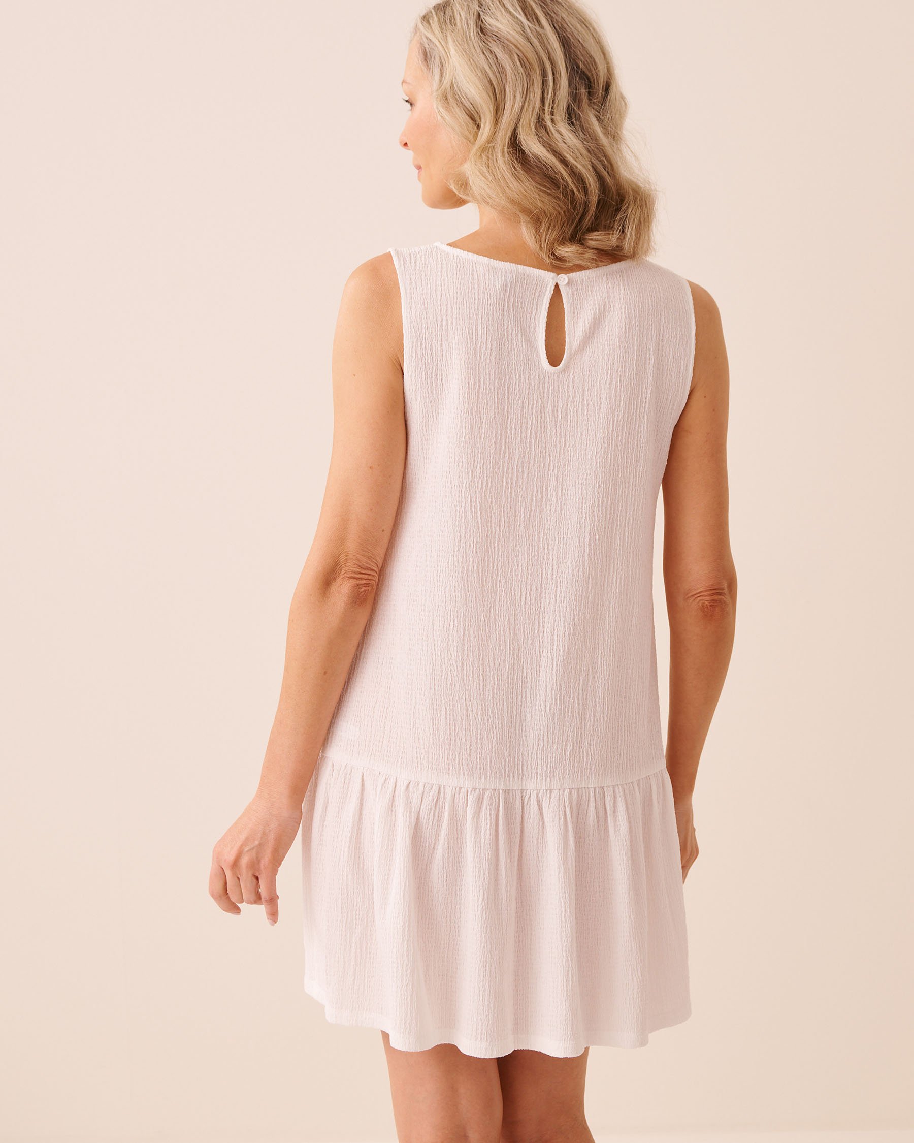 LA VIE EN ROSE AQUA Ruffled Crepe Knit Short Dress White 80300140 - View2