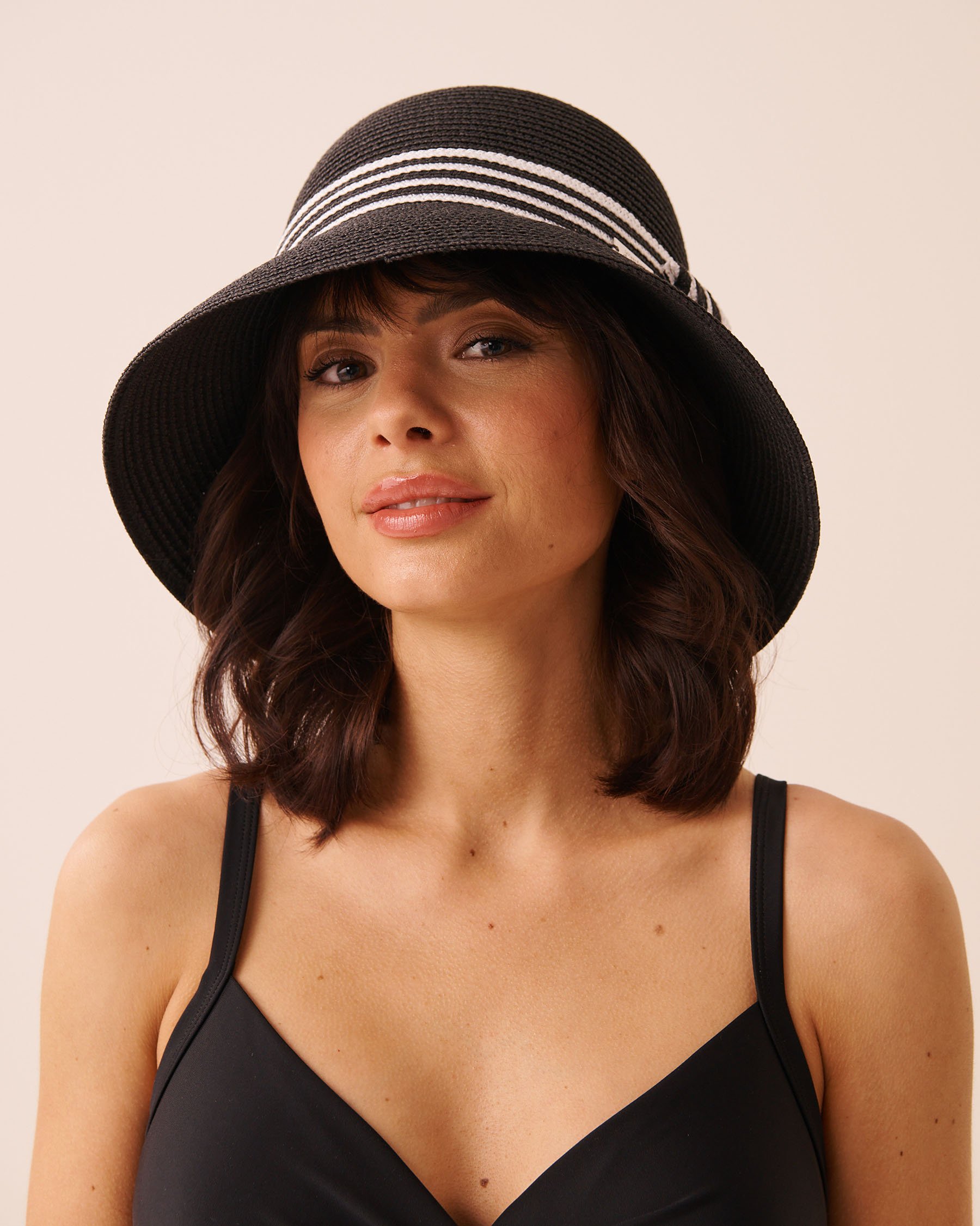 LA VIE EN ROSE AQUA Straw Cloche Hat Black 80500131 - View1
