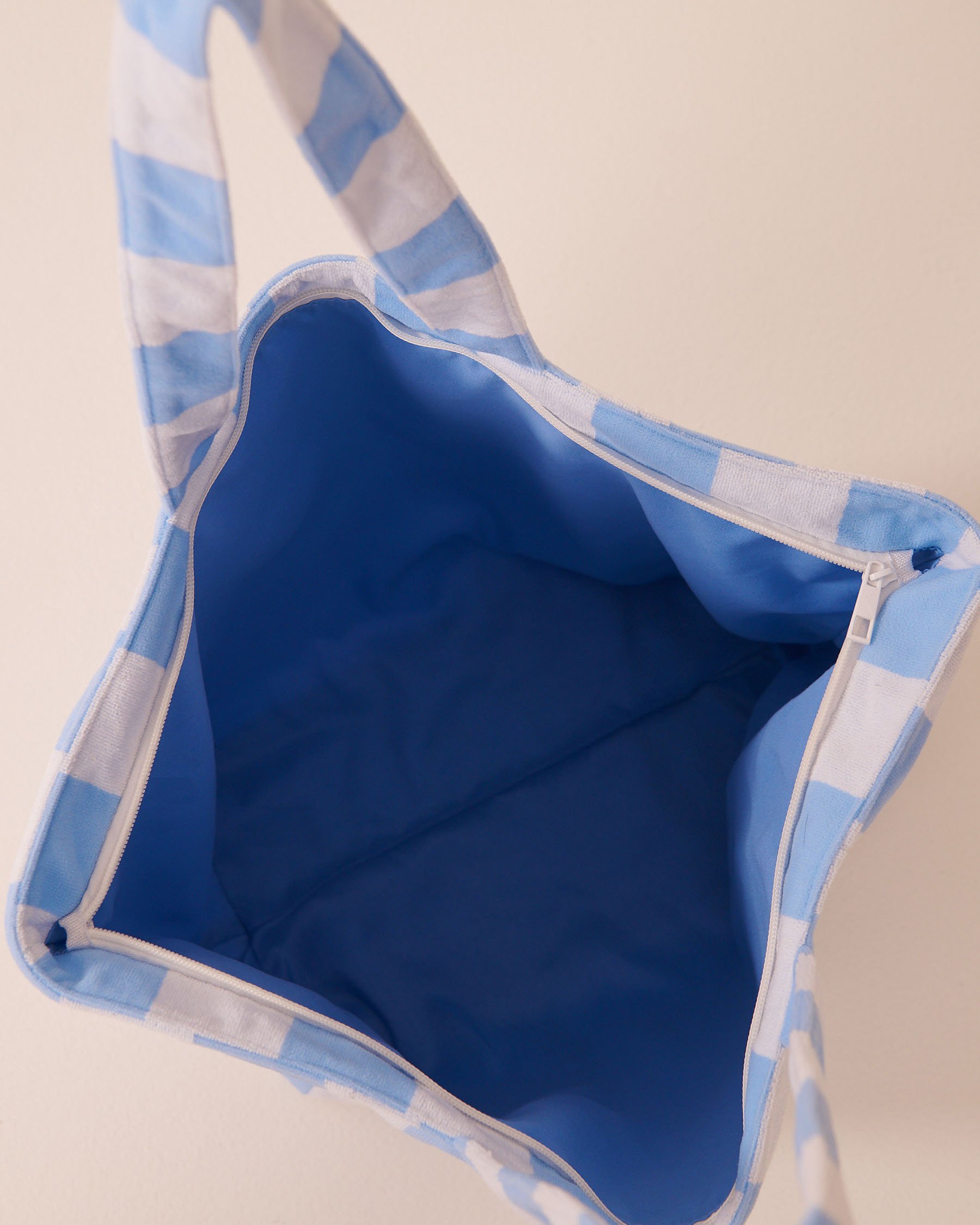 LA VIE EN ROSE AQUA Striped Terry Beach Bag Blue Stripes 80500133 - View4