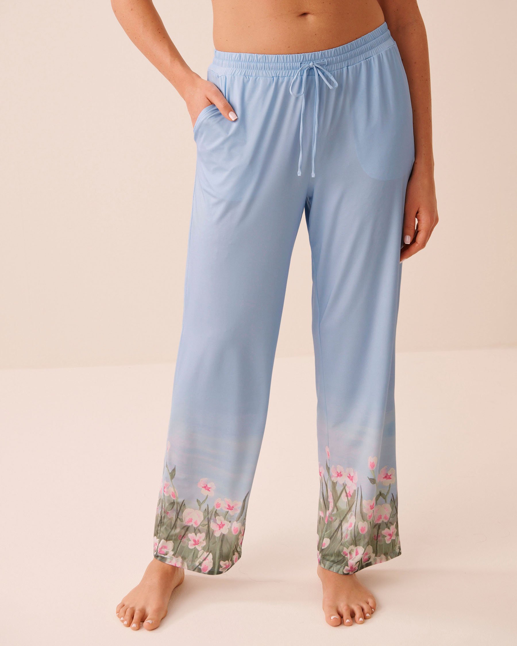 LA VIE EN ROSE Pantalon de pyjama imprimé champ de fleurs Champ de fleurs 60200187 - View1