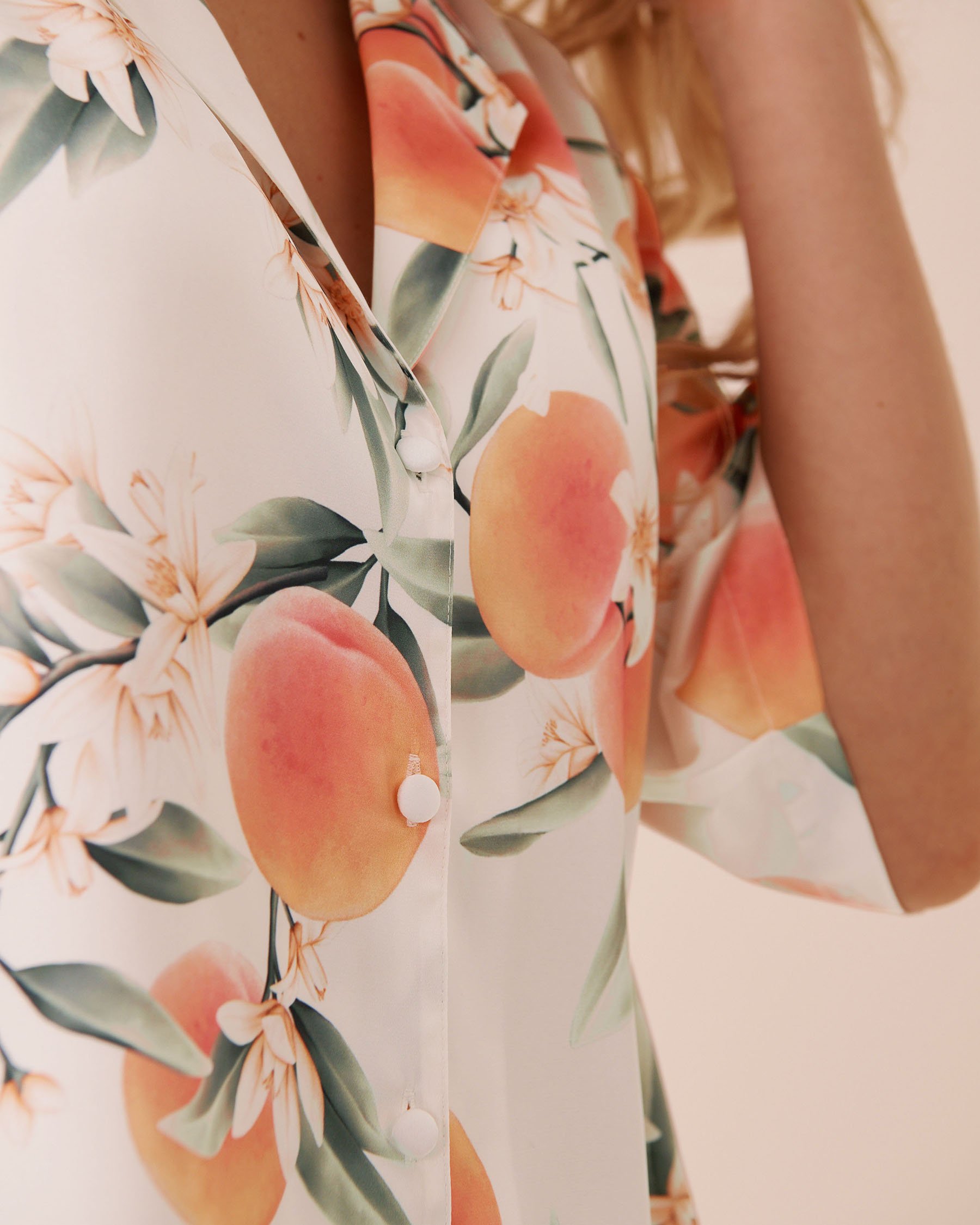 LA VIE EN ROSE Peach Print Satin Button-down Shirt White/Peaches 60100196 - View3