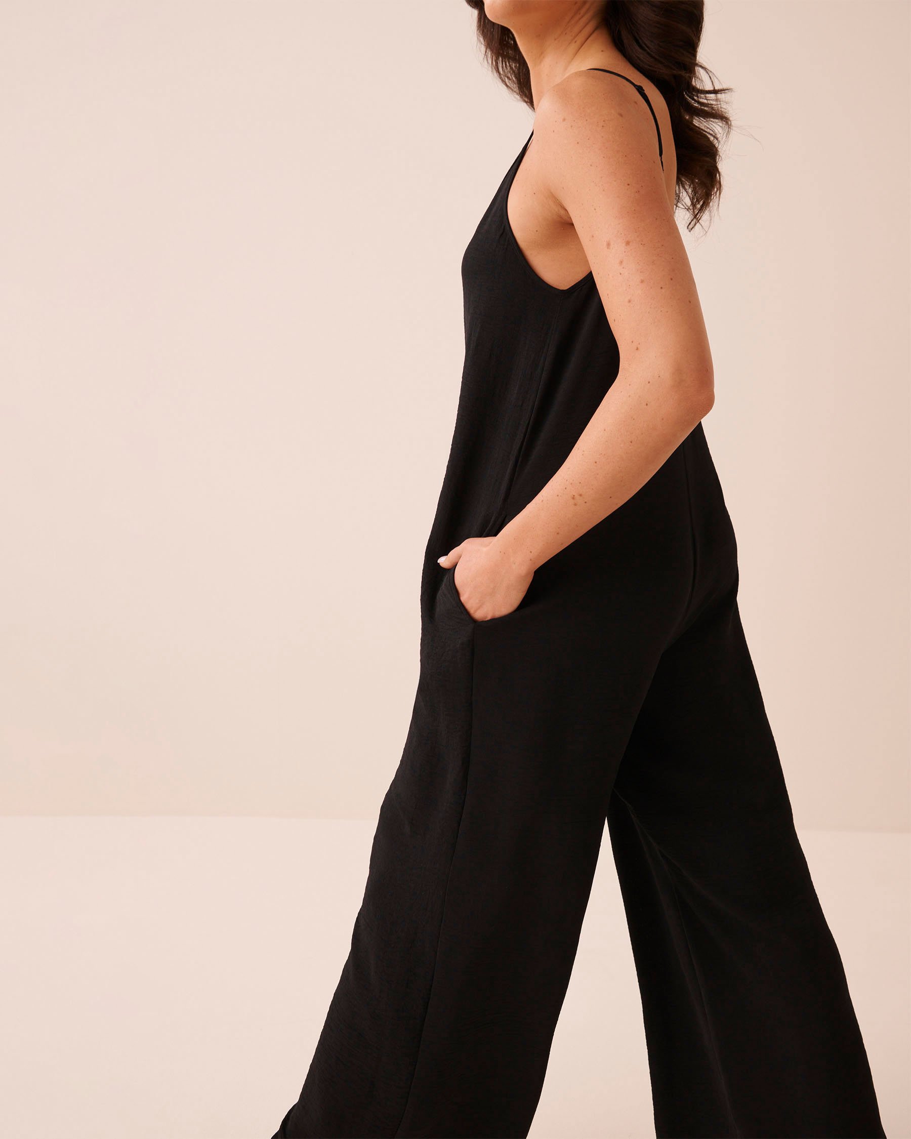 LA VIE EN ROSE Wide Leg Crinkle Jumpsuit Black 50300012 - View3