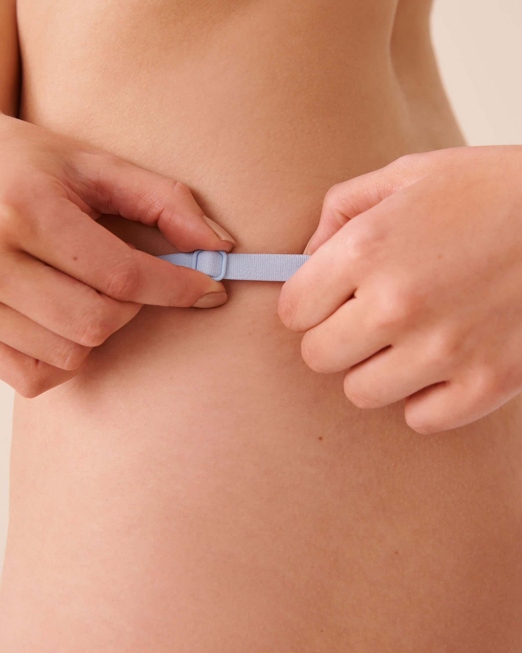 LA VIE EN ROSE Adjustable Lace and Mesh String Panty Blue/White Floral 20300512 - View3