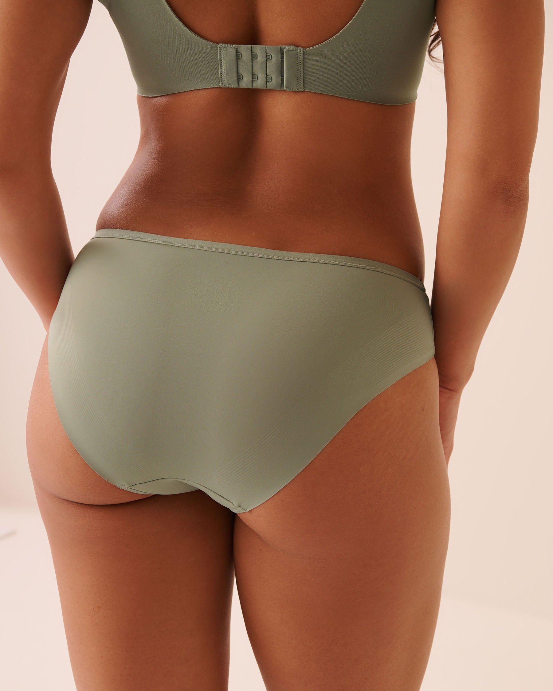 LA VIE EN ROSE Culotte bikini microfibre dos lisse Vert sauge 20300515 - View2