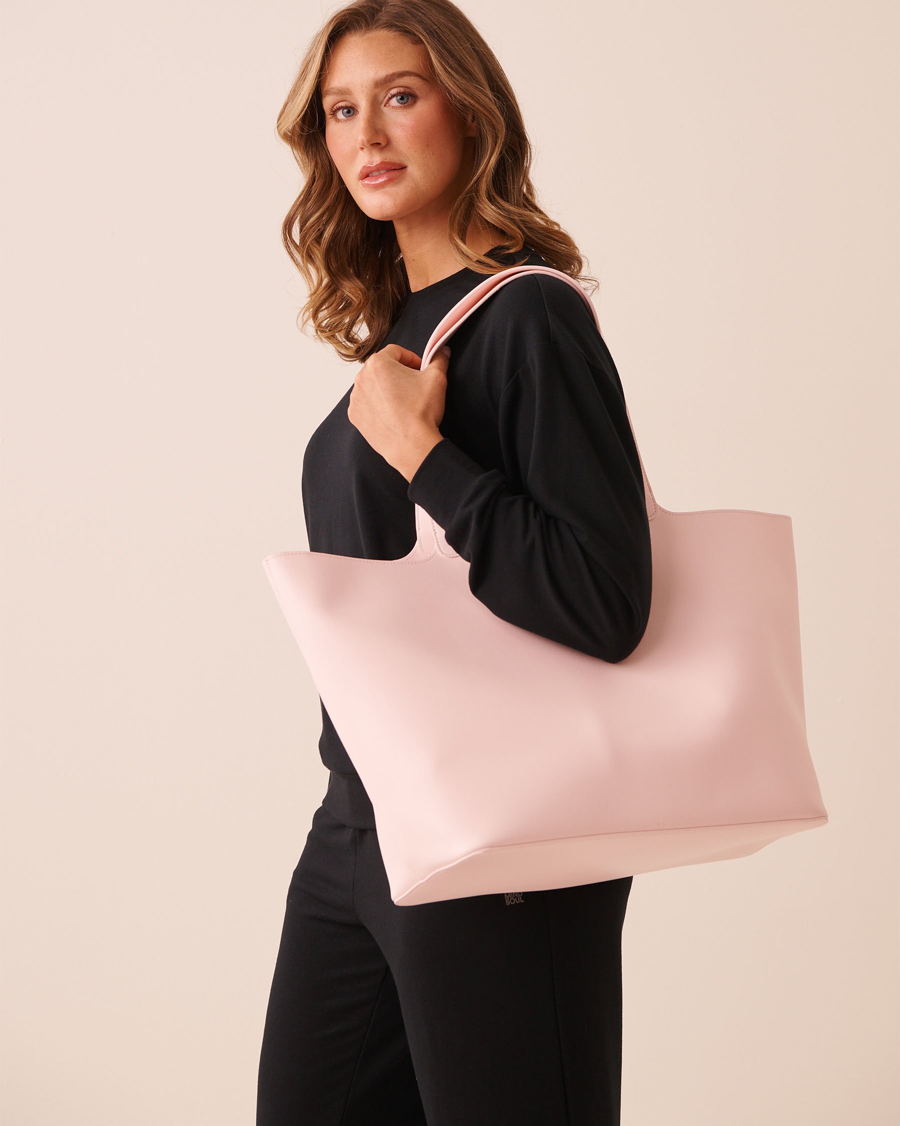 LA VIE EN ROSE Sac fourre-tout en faux cuir Rose 40700478 - View8