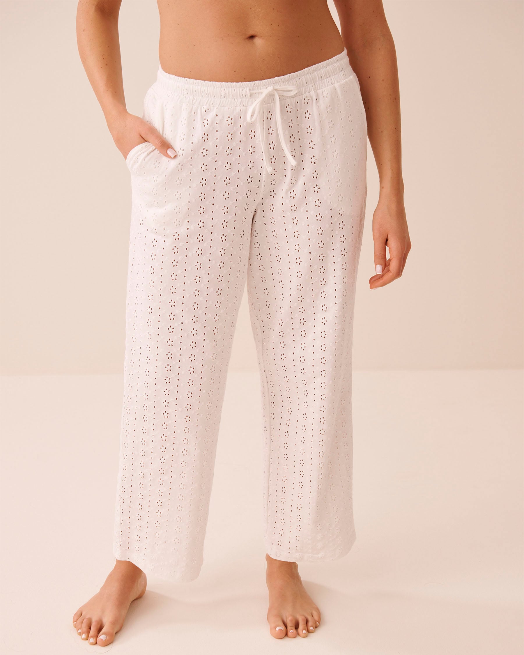LA VIE EN ROSE Pantalon de pyjama en coton à broderie anglaise Blanc 40200854 - View1