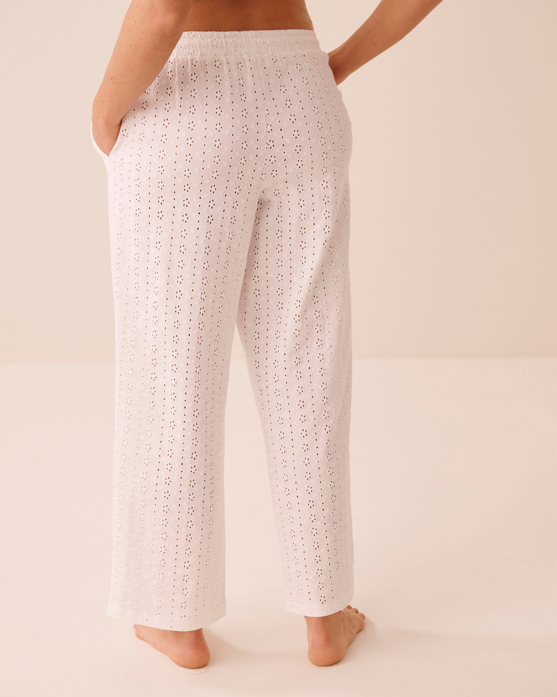 LA VIE EN ROSE Pantalon de pyjama en coton à broderie anglaise Blanc 40200854 - View2