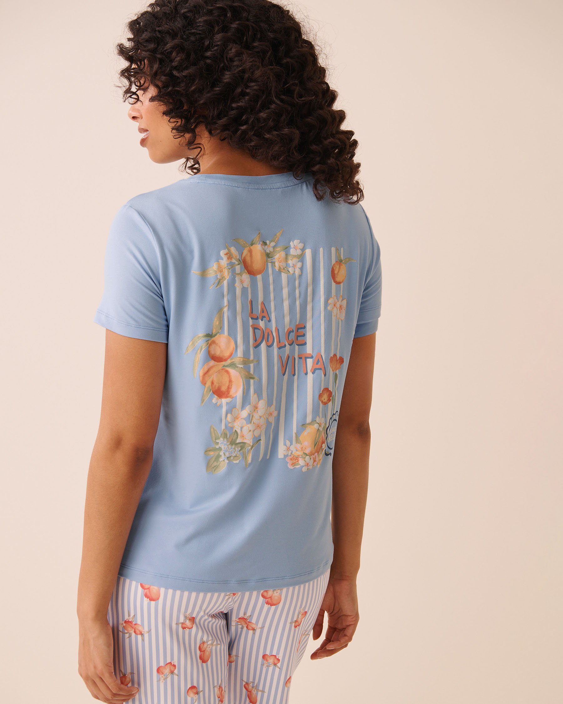 LA VIE EN ROSE Dolce Vita Print Super Soft T-shirt Cloud Blue 40100864 - View2