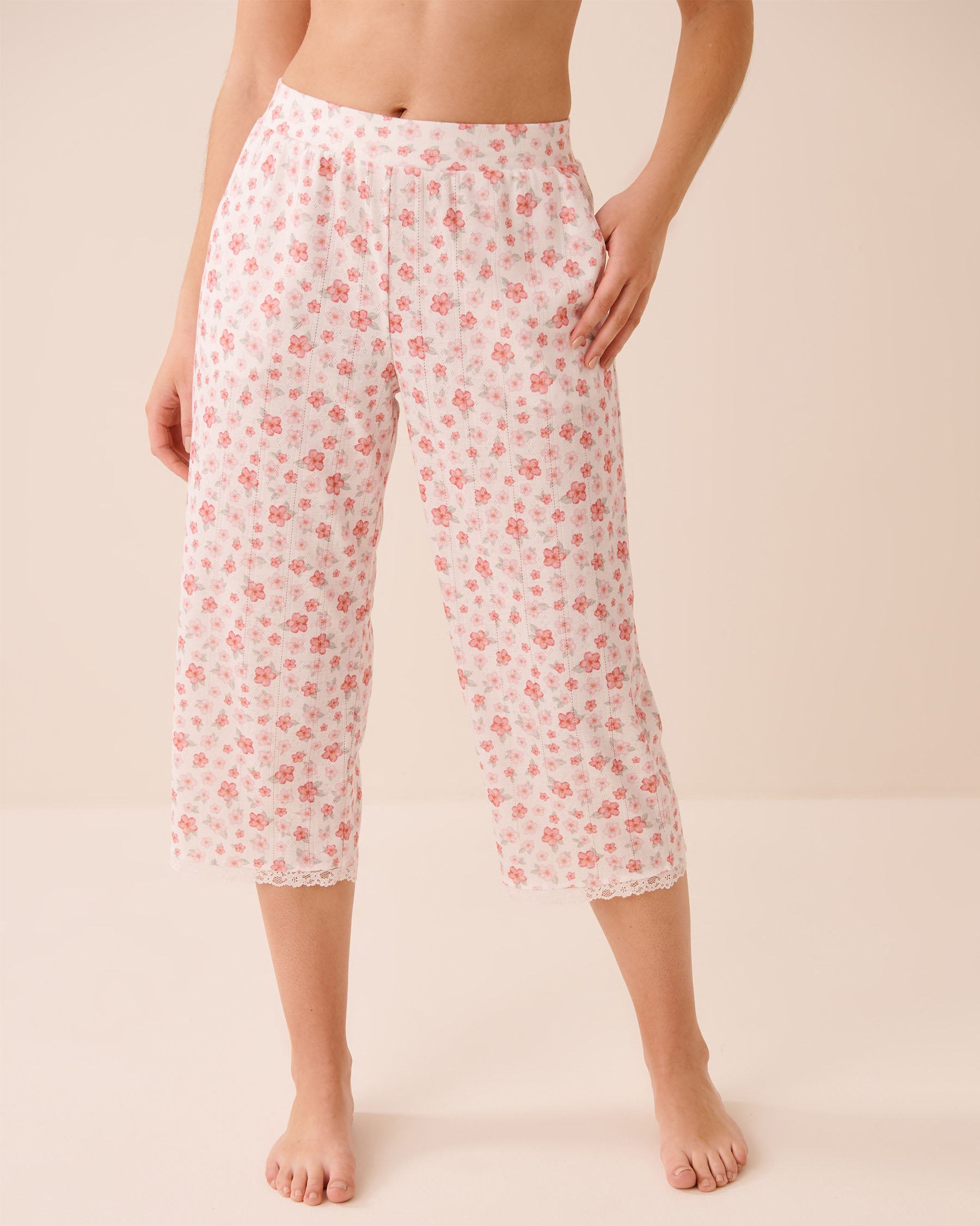 LA VIE EN ROSE Hibiscus Print Lace Trim Pointelle Pajama Capris White 40200851 - View1