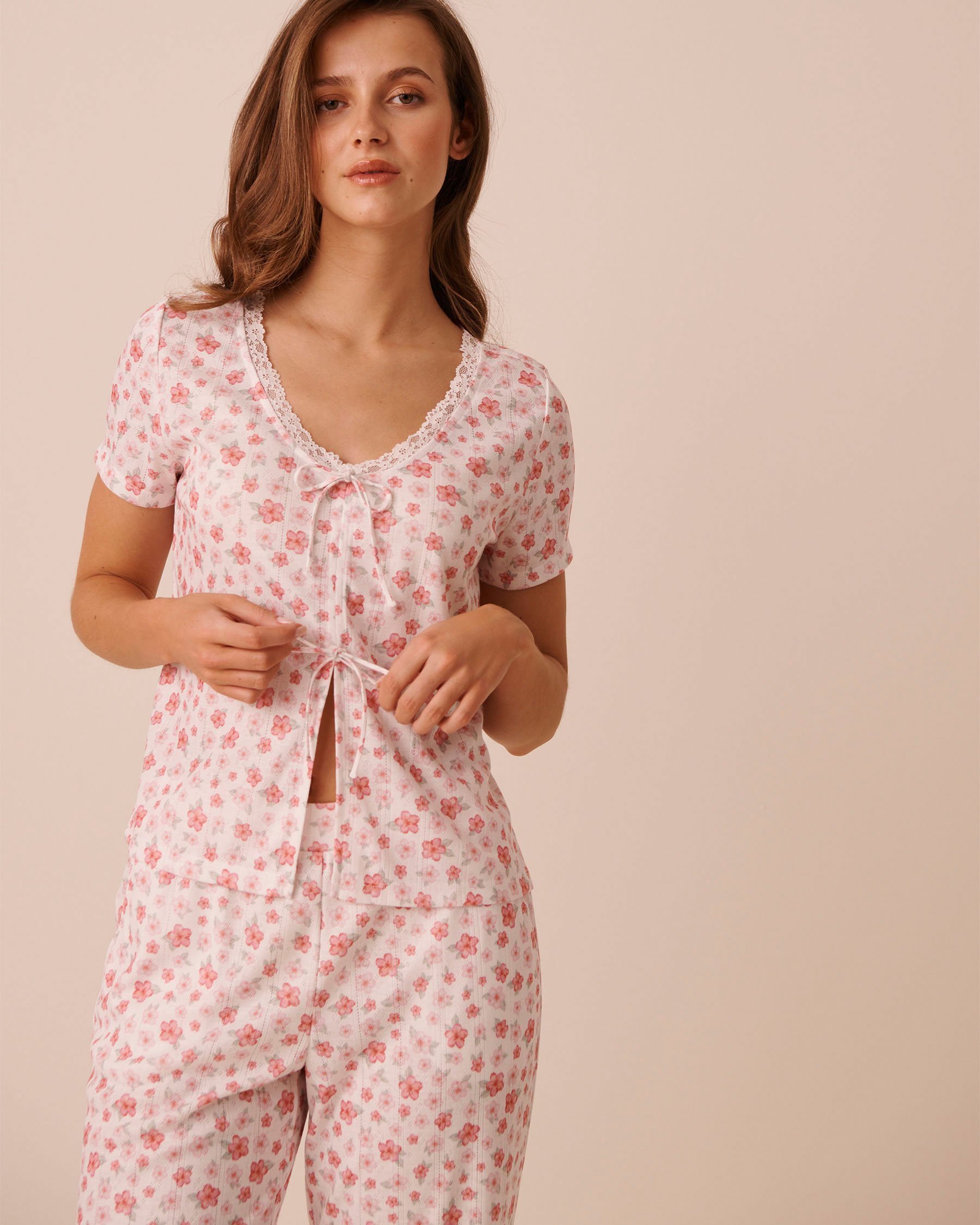 LA VIE EN ROSE T-shirt à nouer en pointelle bordure de dentelle imprimé hibiscus Blanc 40100871 - View1