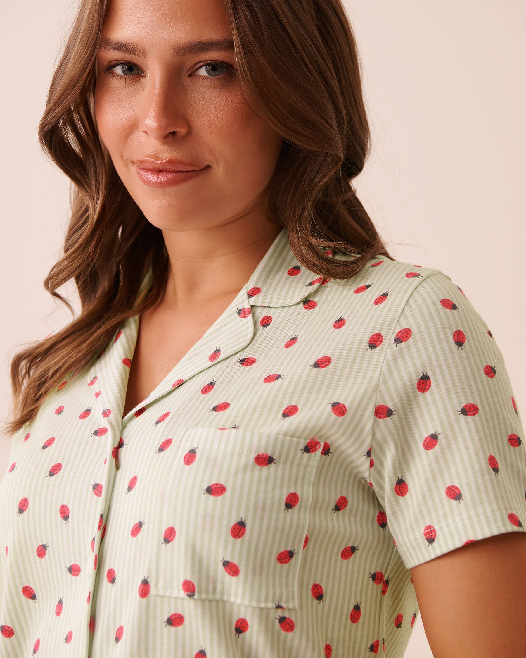 LA VIE EN ROSE Ensemble pyjama imprimé coccinelle avec chemisier Vert/Coccinelles 40400096 - Voir3