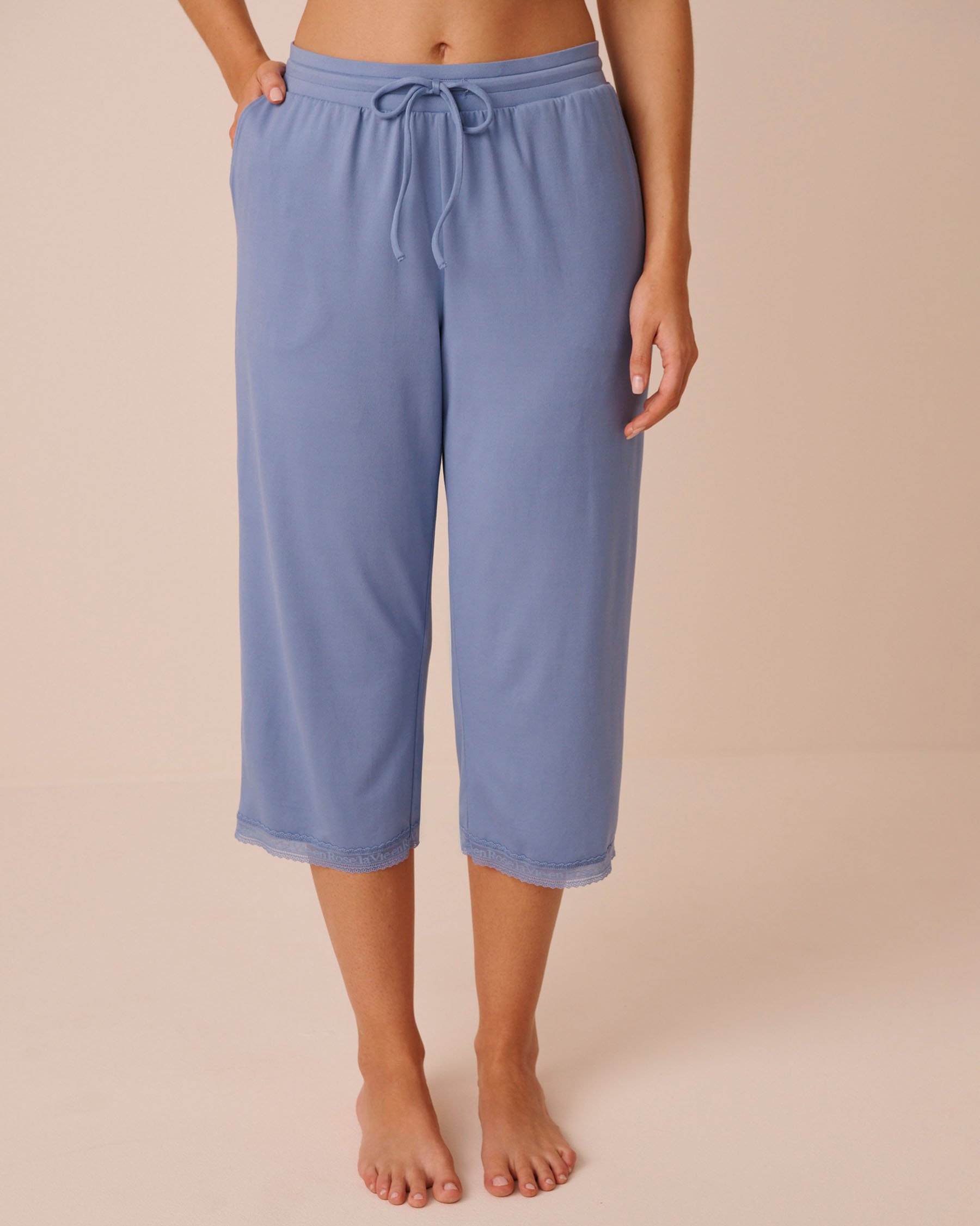 LA VIE EN ROSE Capri ultra doux bordure de dentelle à logo Bleu doux 40200856 - View1