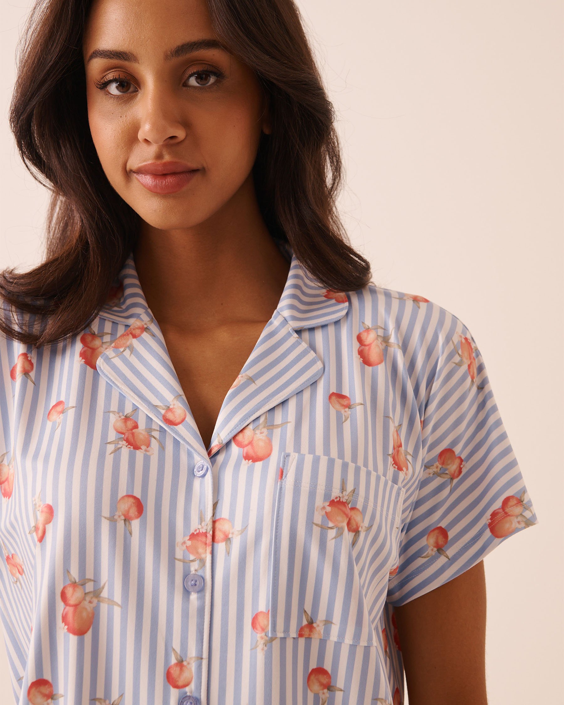 LA VIE EN ROSE Chemisier manches courtes ultra doux imprimé rayures et pêches Rayures bleues/Pêches 40100867 - View3