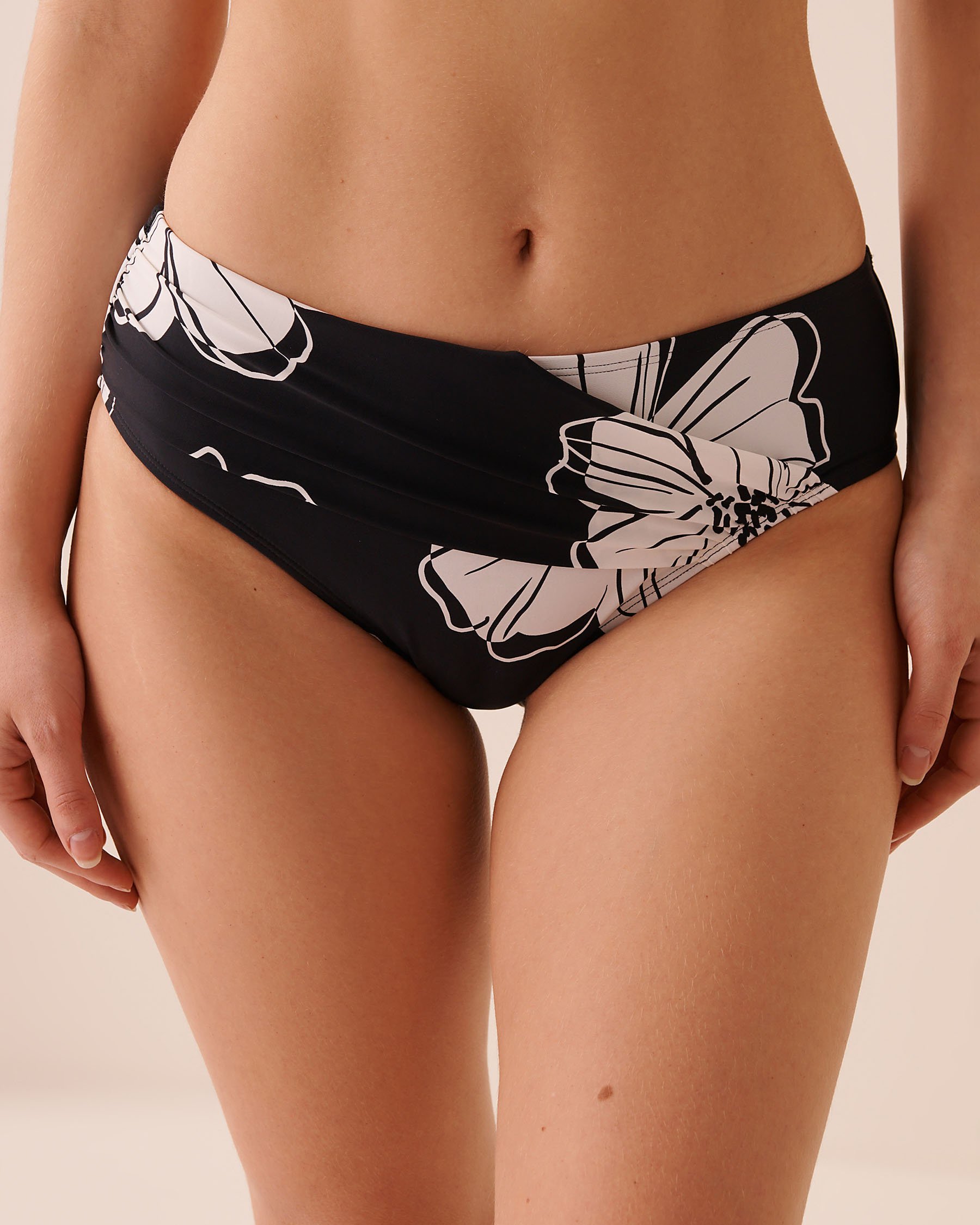 LA VIE EN ROSE AQUA Bas de bikini taille mi-haute BLACK HIBISCUS Hibiscus noir 70300900 - View1