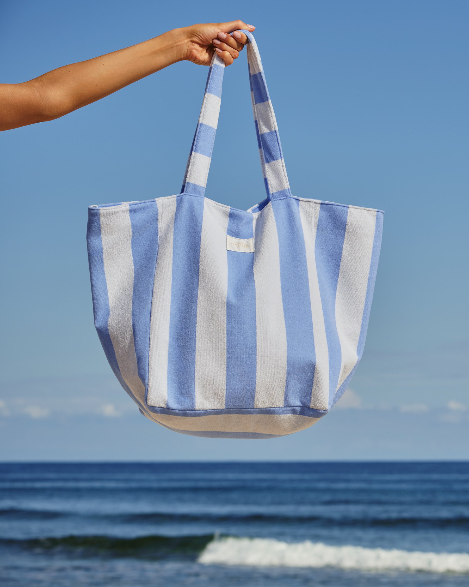 LA VIE EN ROSE AQUA Striped Terry Beach Bag Blue Stripes 80500133 - View2