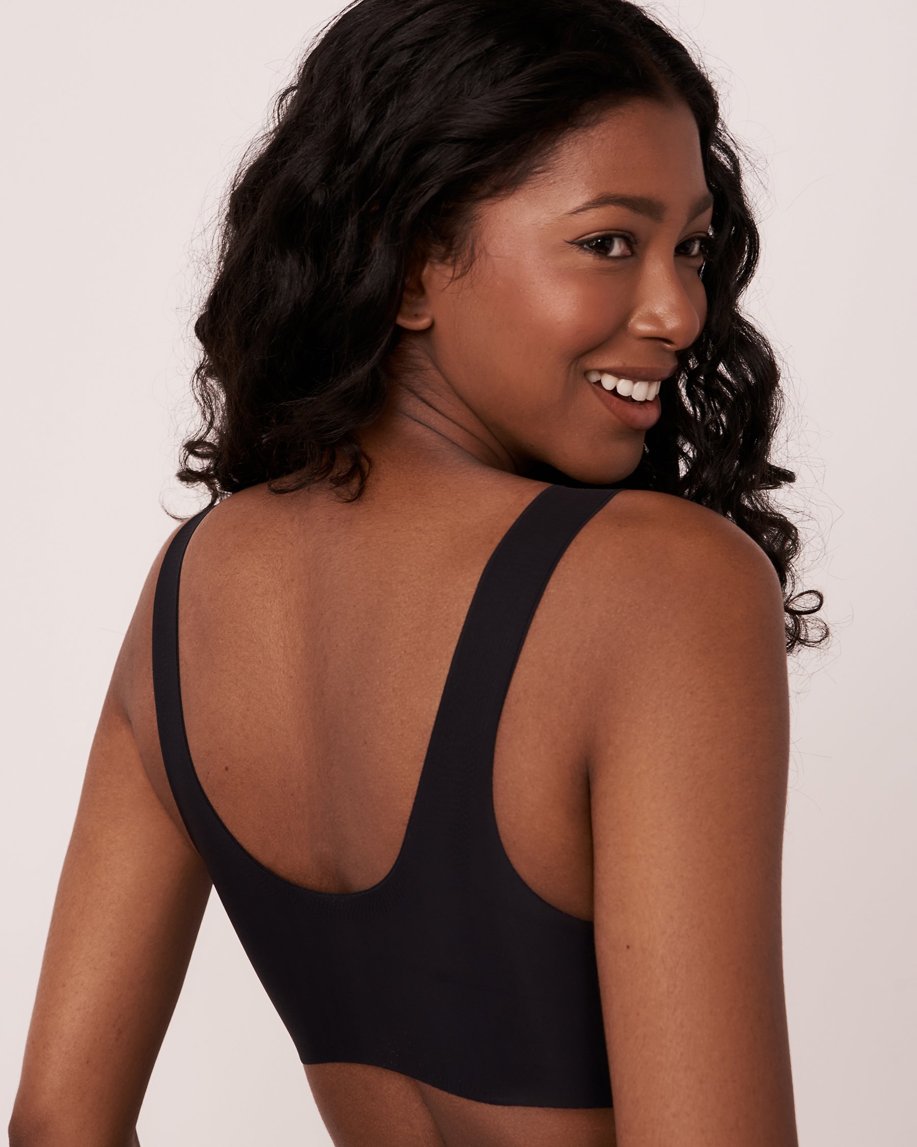 LA VIE EN ROSE Lightly Lined Lounge Tank Bra Black 10200082 - View2