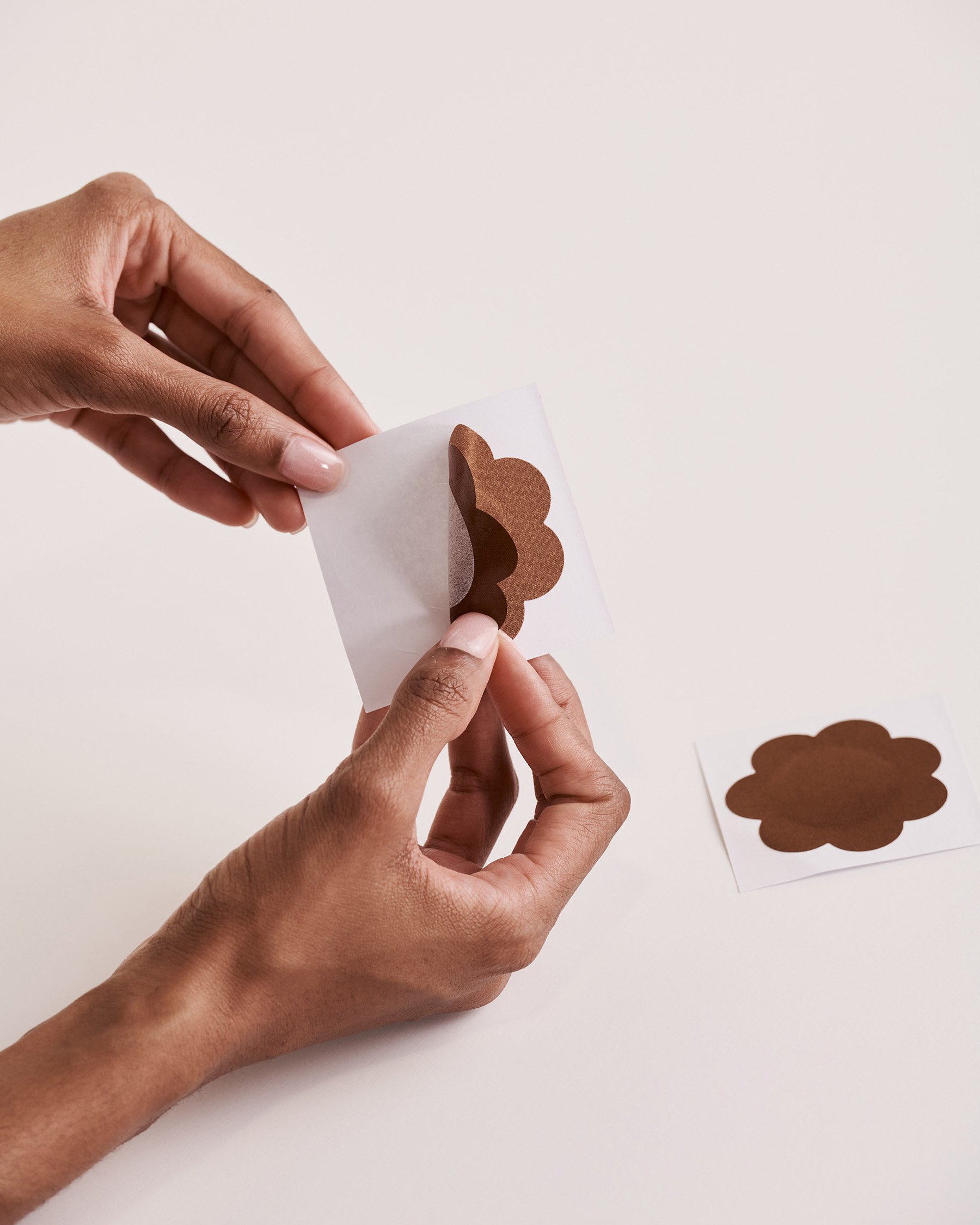 LA VIE EN ROSE Disposable Nipple Covers Tiramisu BF70000 - View2