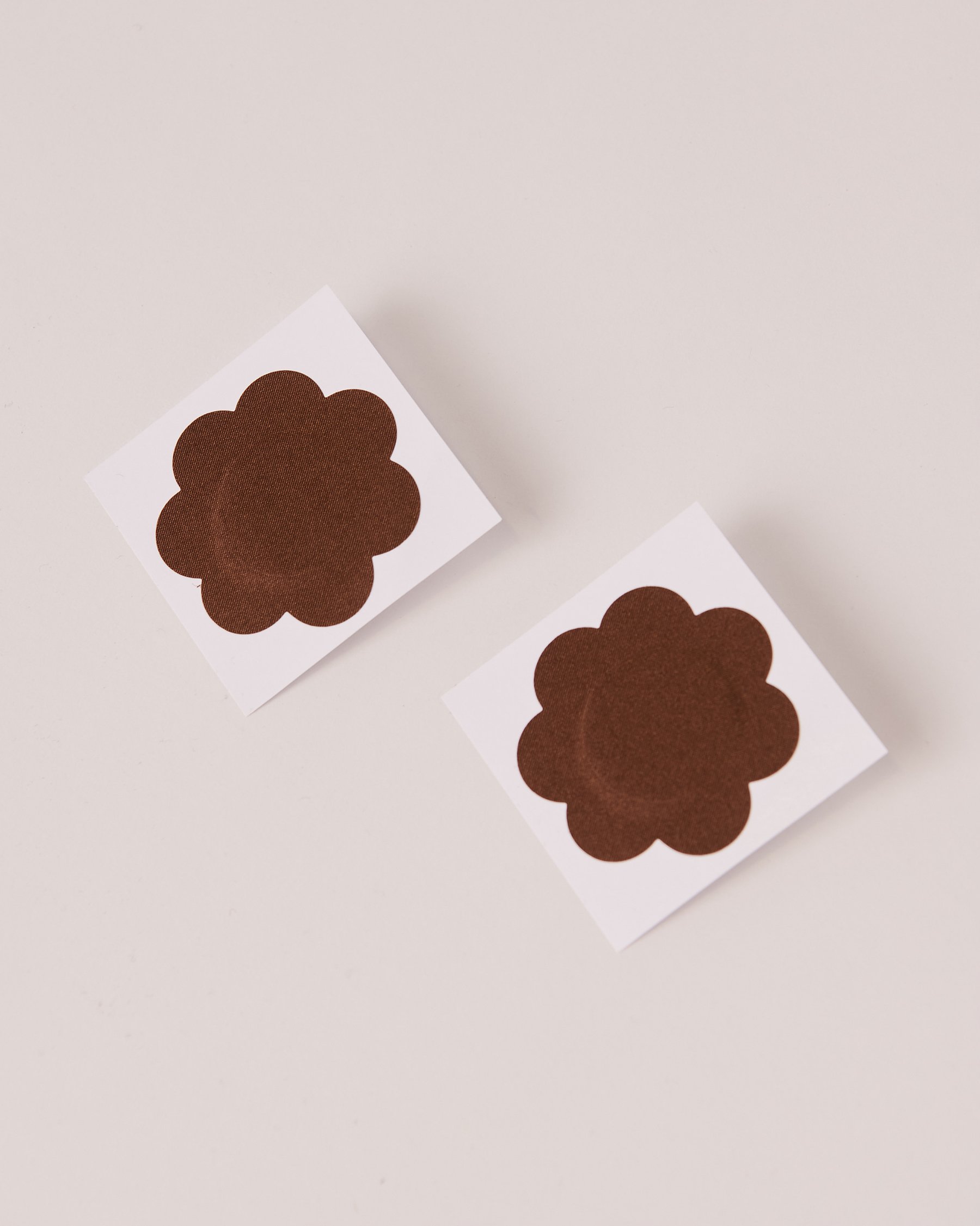 LA VIE EN ROSE Disposable Nipple Covers Tiramisu BF70000 - View3