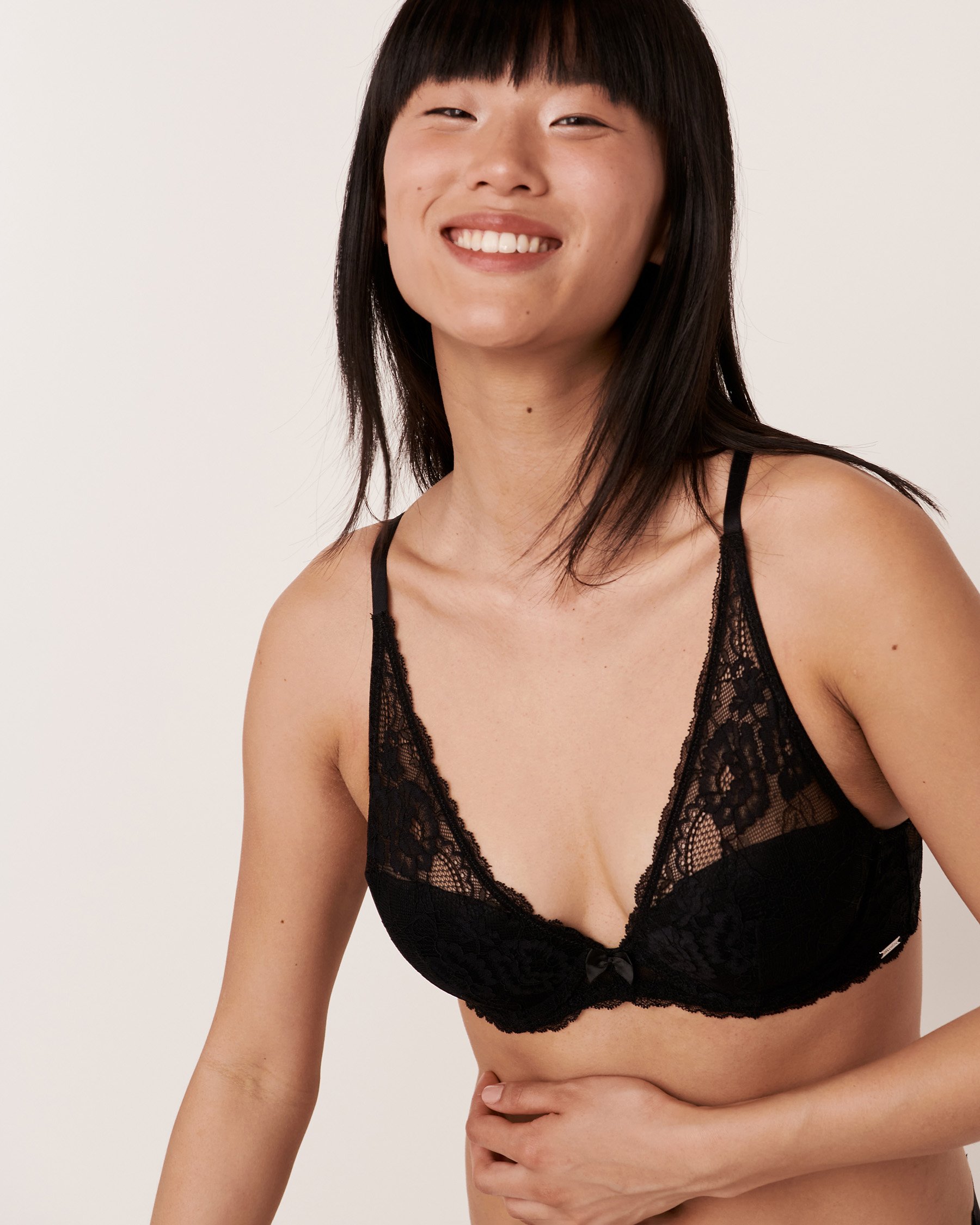 LA VIE EN ROSE Lightly Lined Deep V-plunge Bra Black 10200049 - View3