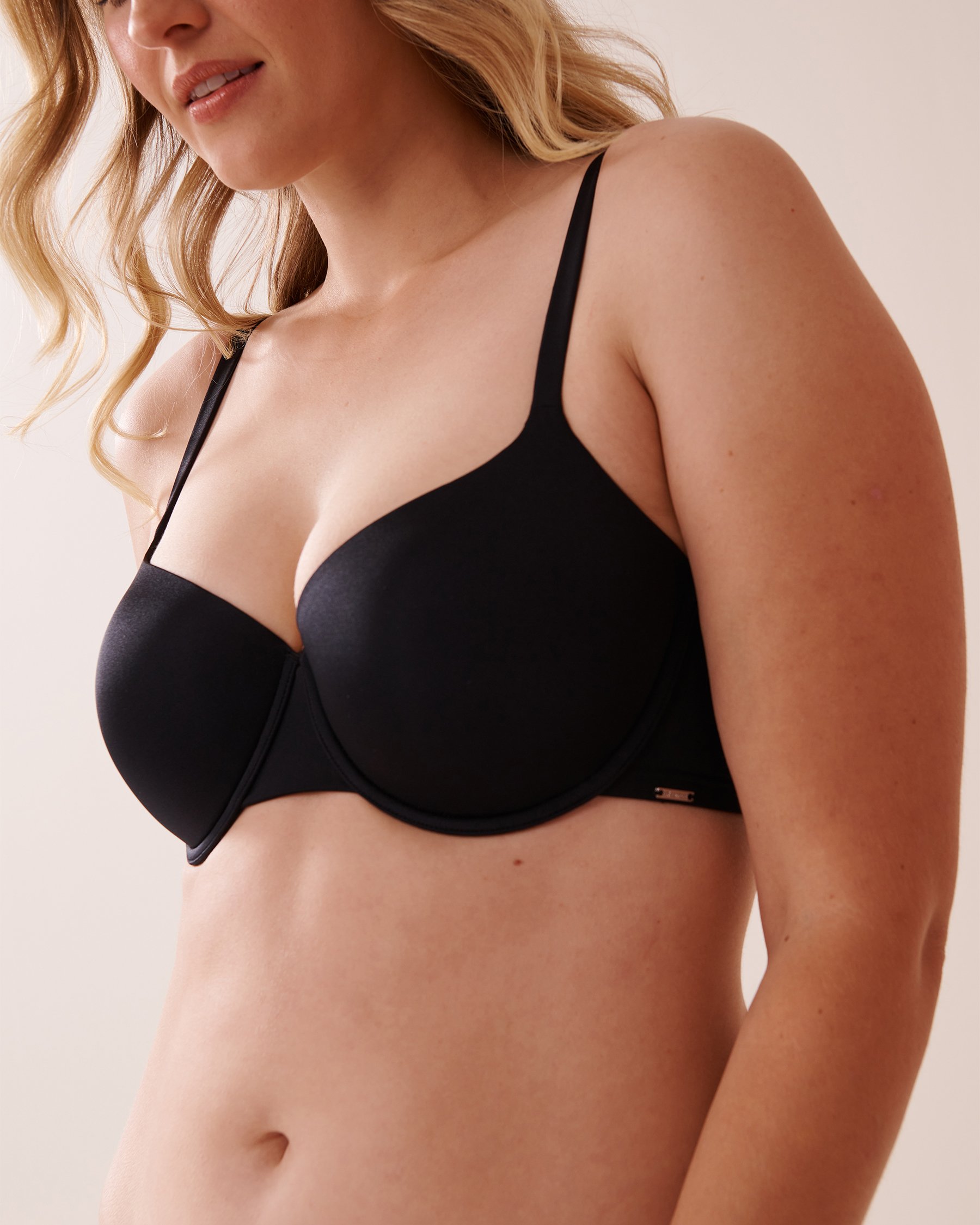 LA VIE EN ROSE Lightly Lined Flexible Demi Bra Black 10200079 - View5