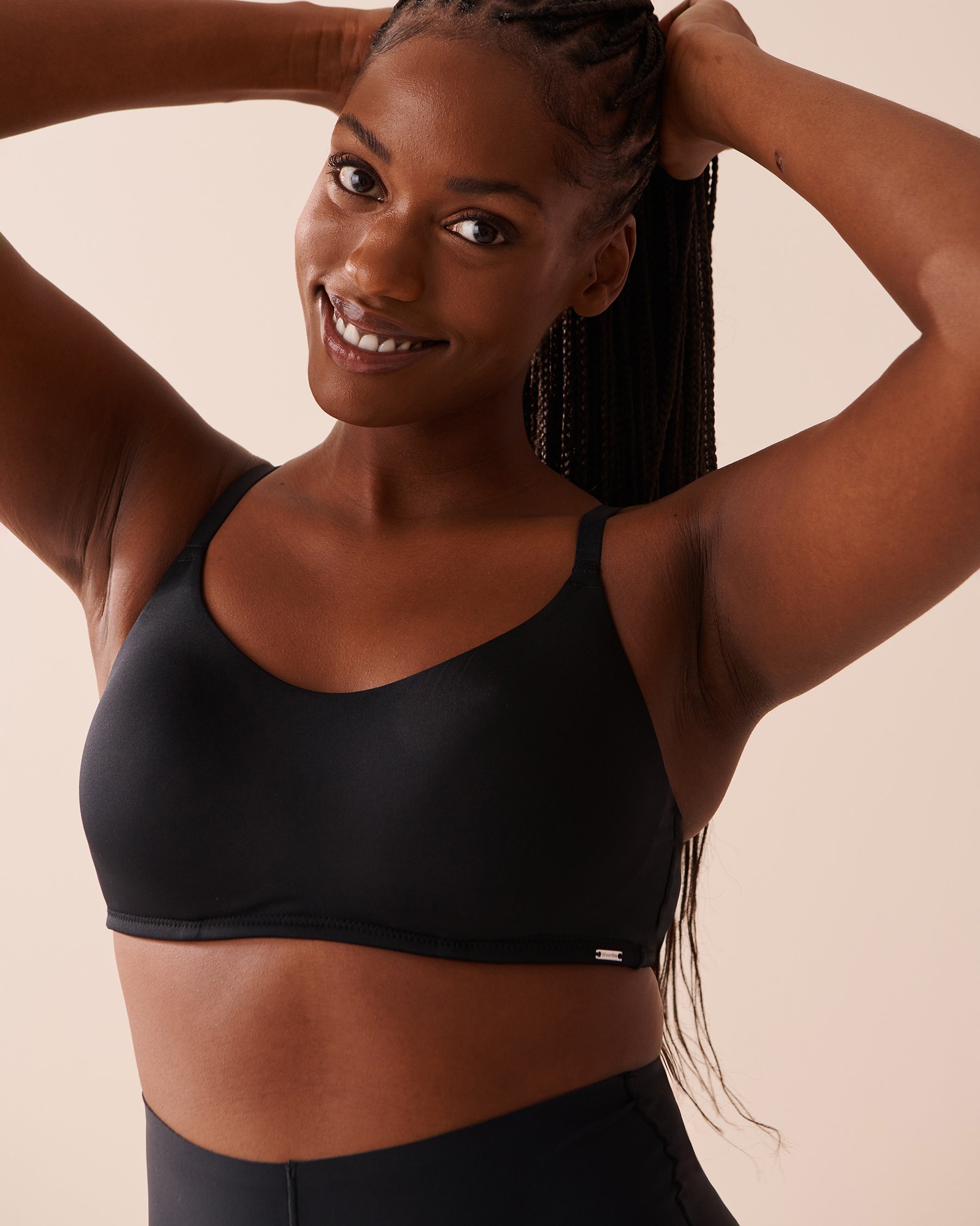 LA VIE EN ROSE Lightly Lined Wireless Minimalist Bra Black 10200341 - View4