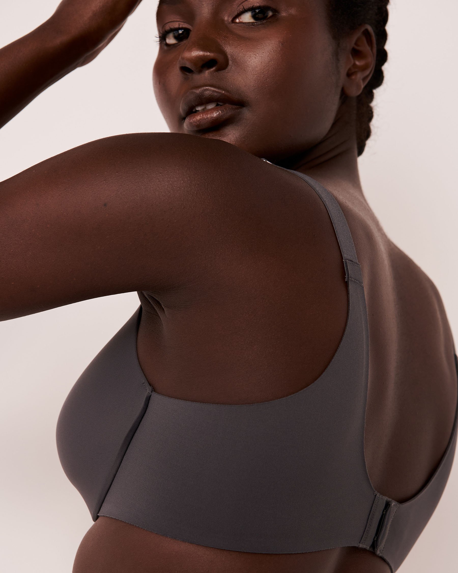 LA VIE EN ROSE Lightly Lined Sleek Back Bra Magnet 169-113-1-00 - View3