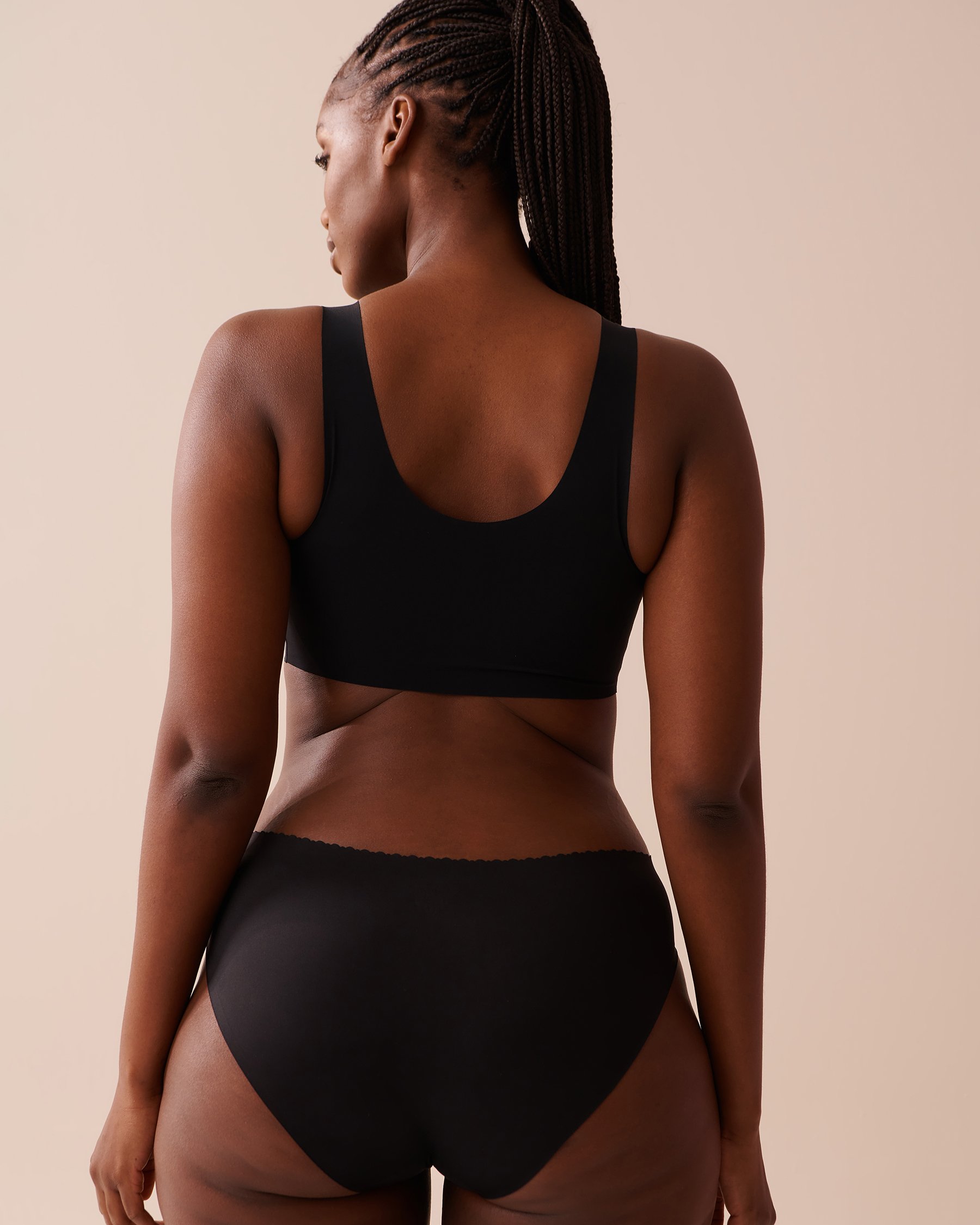 LA VIE EN ROSE Push-up Lounge Tank Bra Black 534-113-1-00 - View9