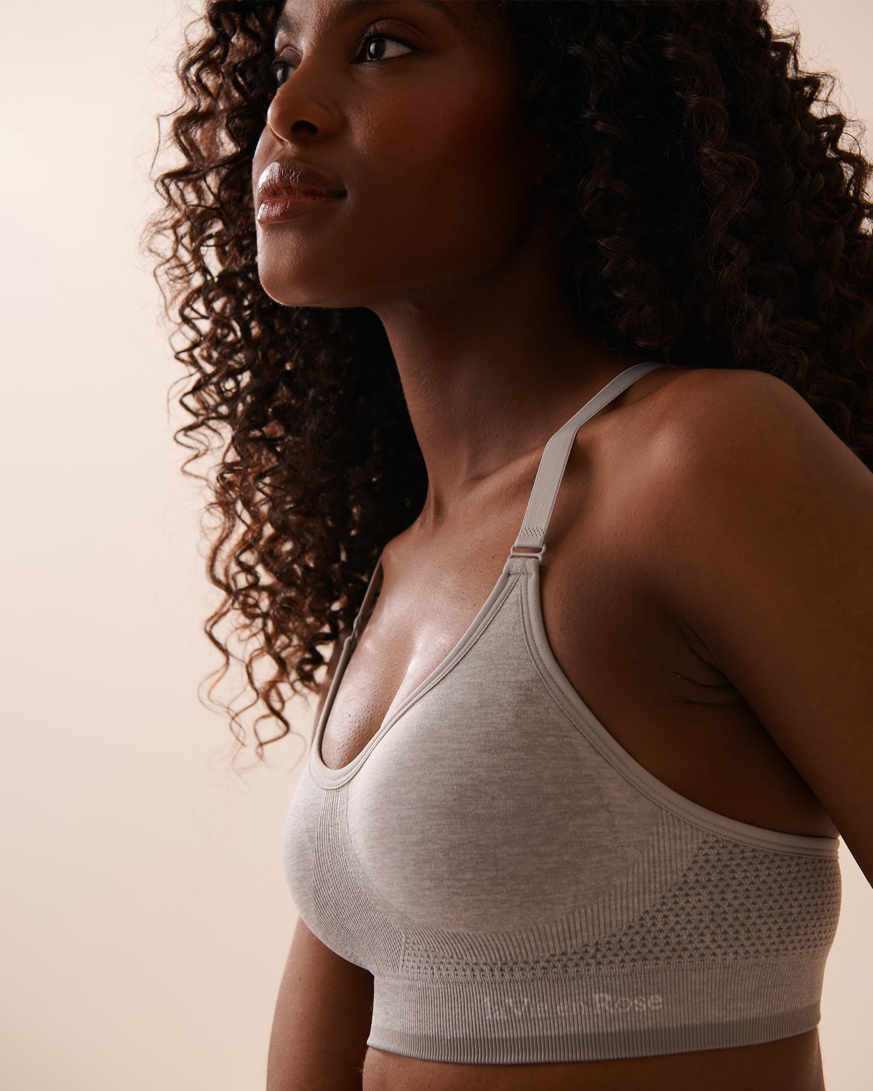 LA VIE EN ROSE Low Impact Racerback Seamless Sports Bra Grey 687-114-1-00 - View1