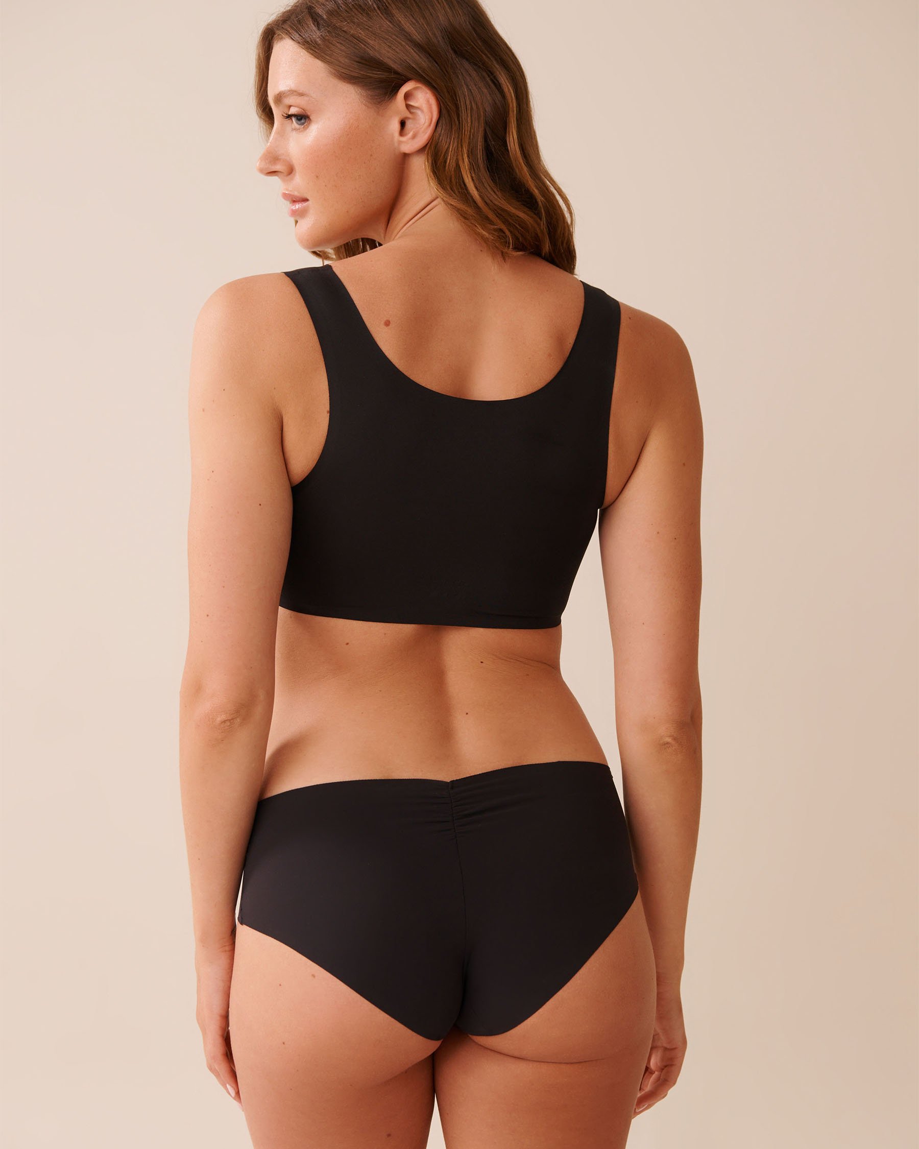 LA VIE EN ROSE Lightly Lined Full Coverage Lounge Tank Bra Black 534-113-0-00 - View4