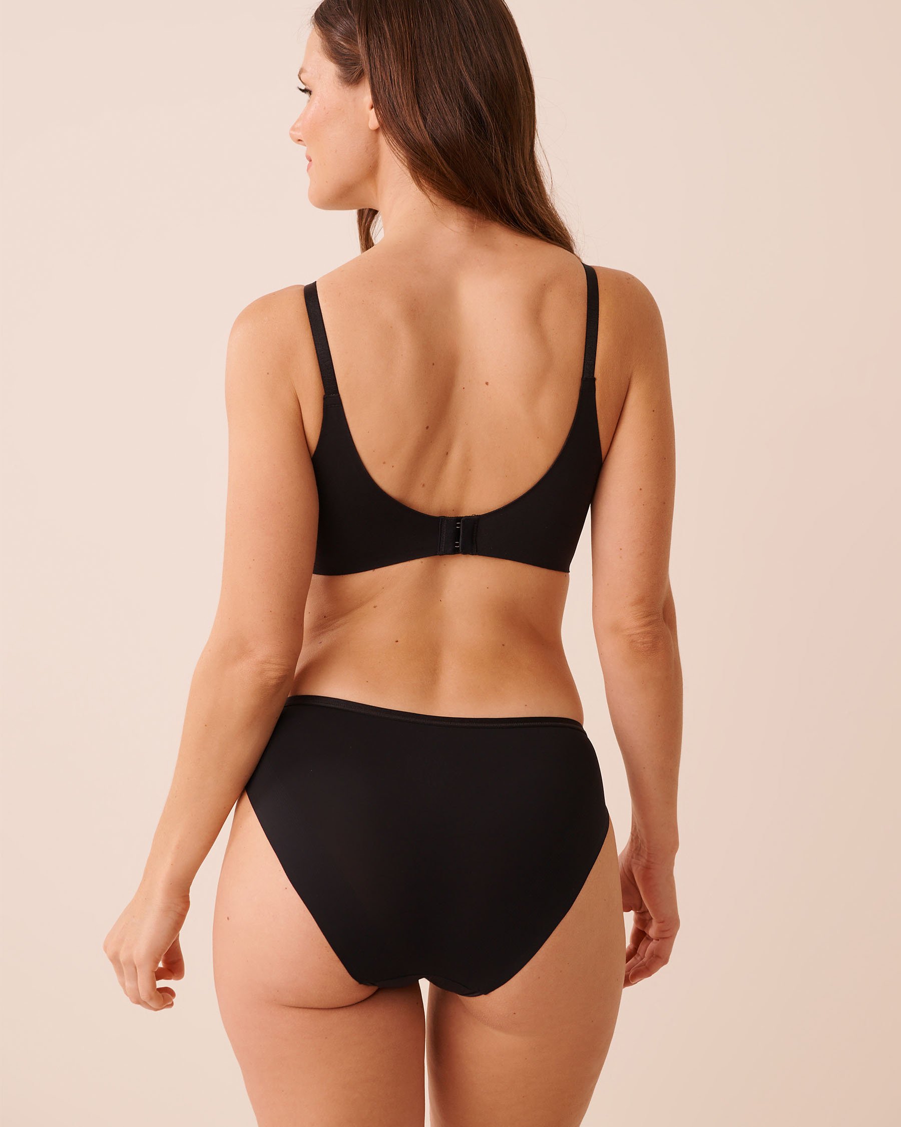 LA VIE EN ROSE Lightly Lined Wireless Sleek Back Bra Black 10200238 - View3