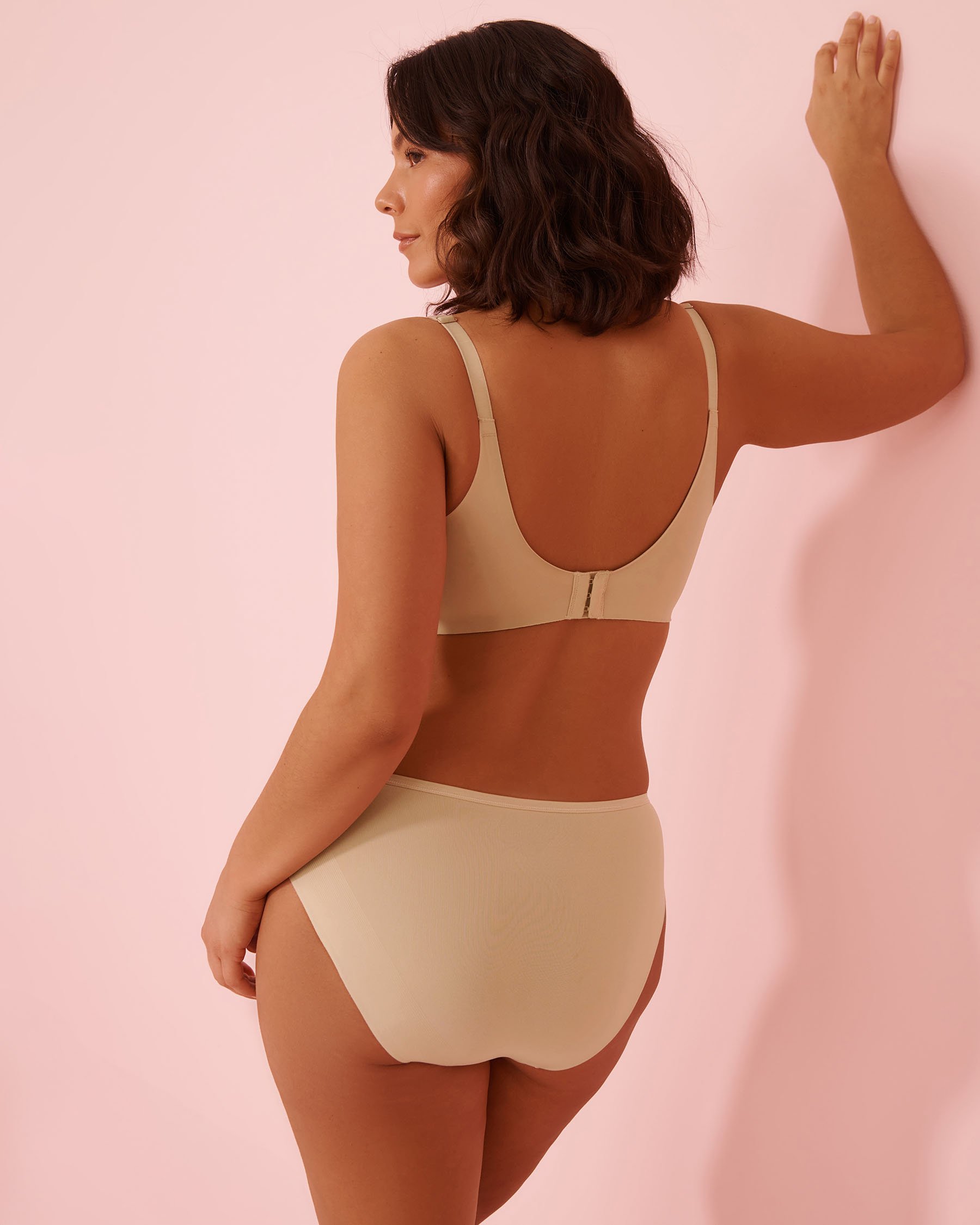 LA VIE EN ROSE Lightly Lined Wireless Sleek Back Bra Hazelnut 169-113-2-00 - View2