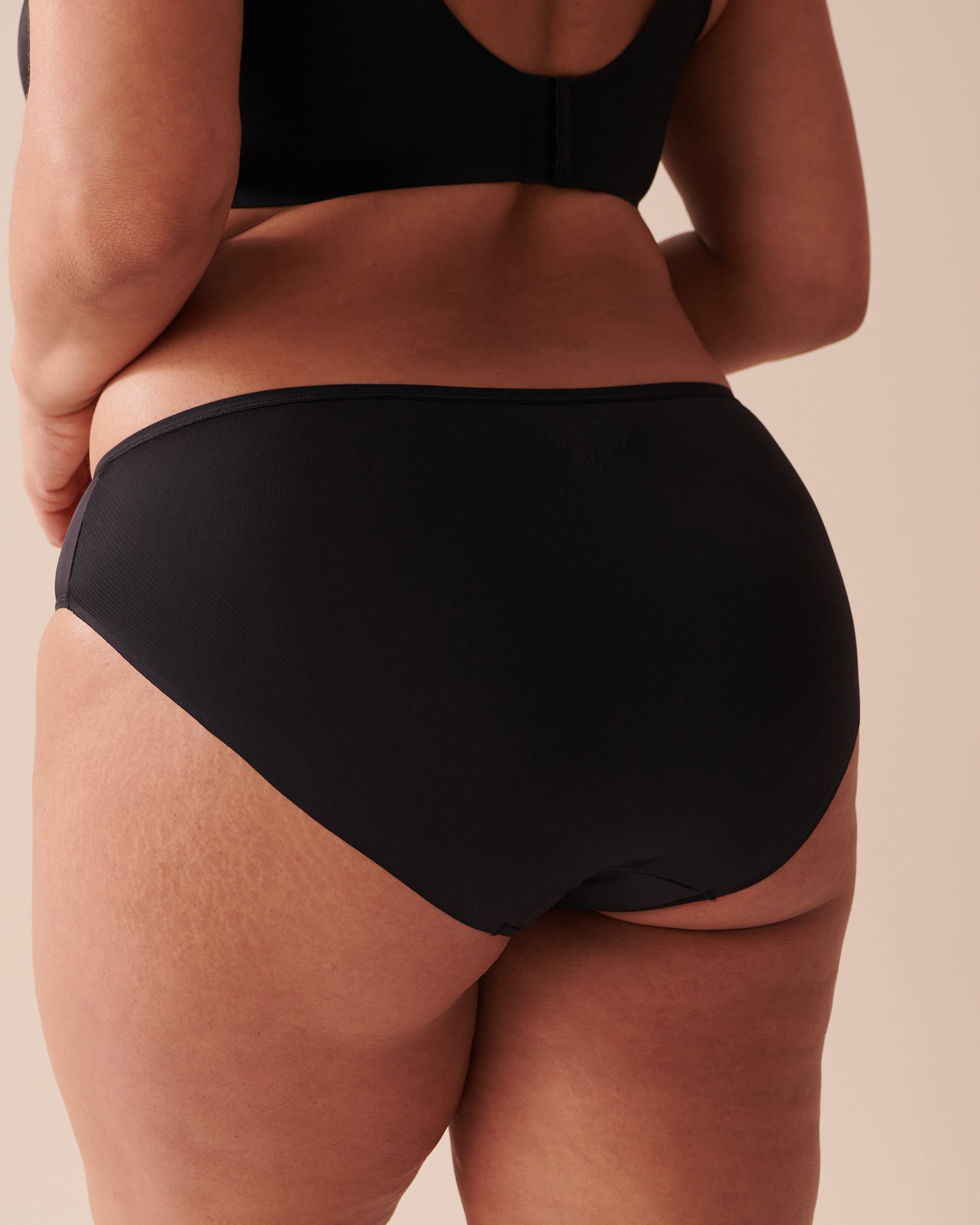 LA VIE EN ROSE Microfiber Sleek Back Bikini Panty Black 169-122-0-00 - View6