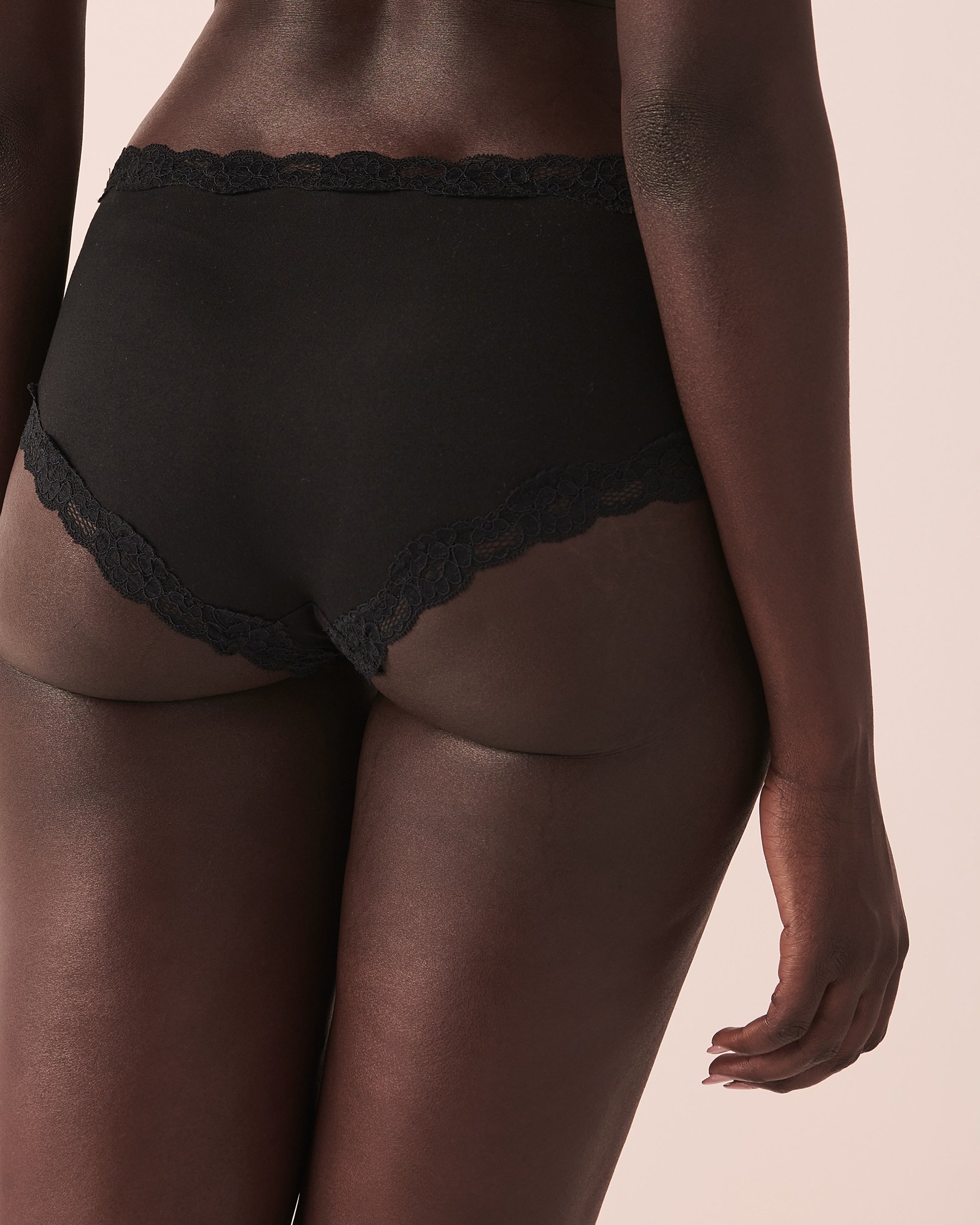 LA VIE EN ROSE Super Soft Lace Trim Boyleg Panty Black 20100246 - View2