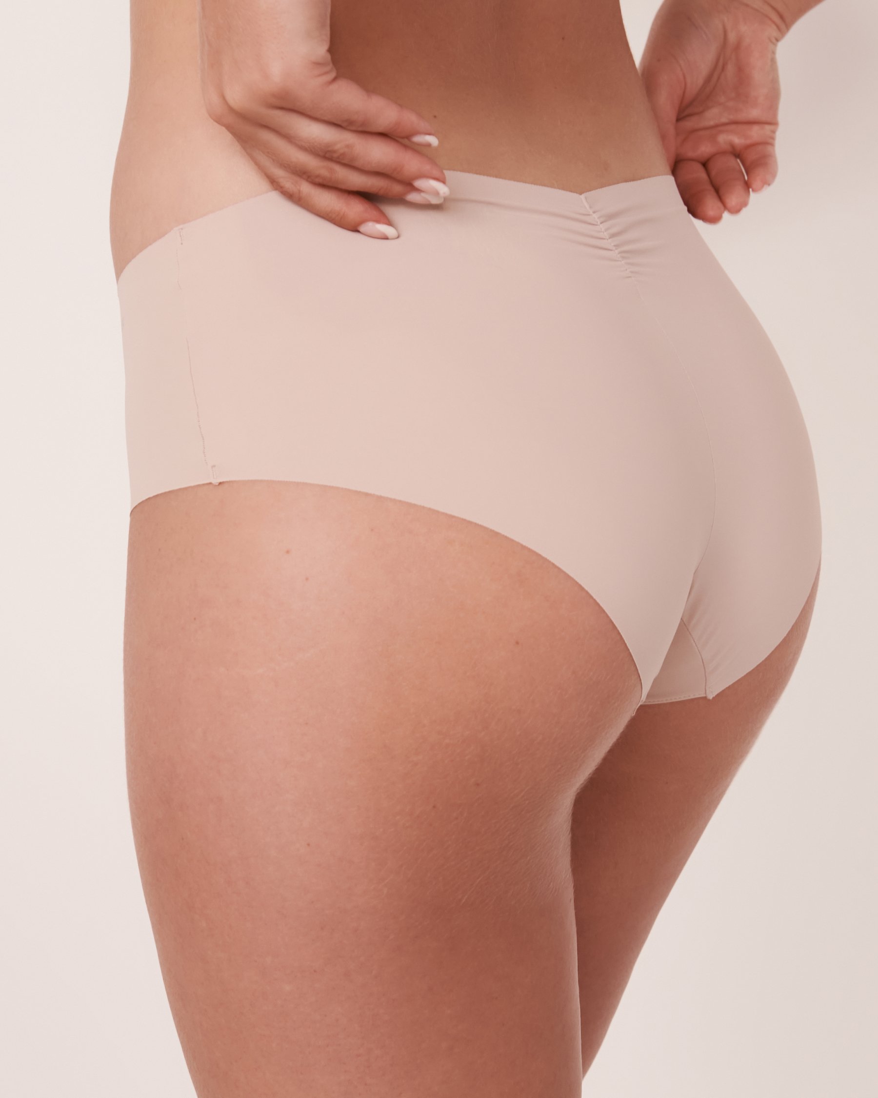 LA VIE EN ROSE Culotte aux hanches microfibre invisible Taupe 20200183 - Voir2