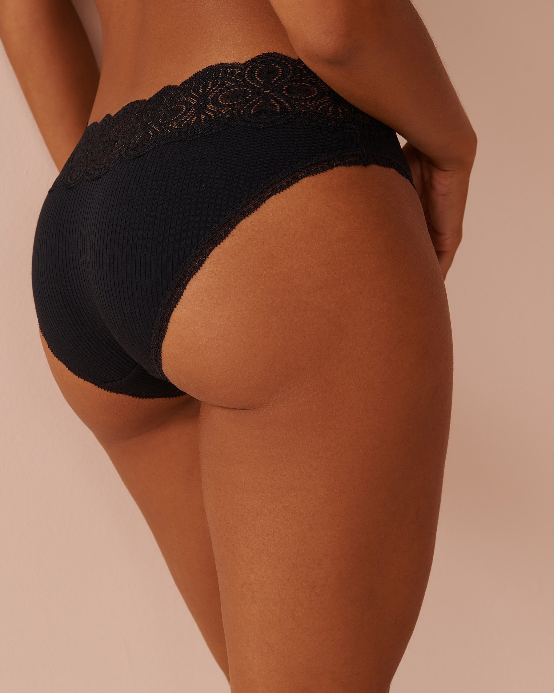 LA VIE EN ROSE Lace Trim Ribbed Bikini Panty Black 20100527 - View2
