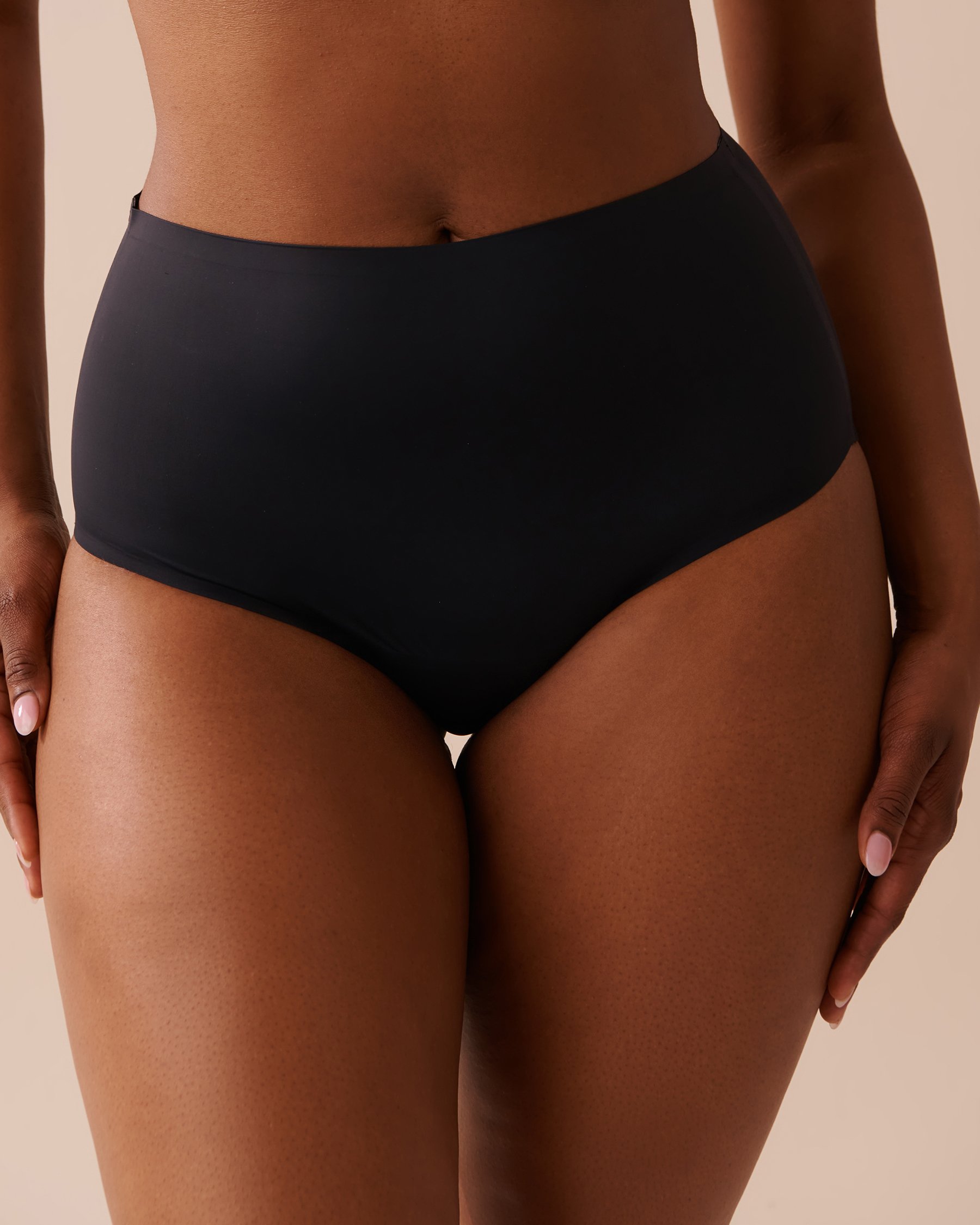 LA VIE EN ROSE Culotte menstruelle coupe bikini taille haute absorption régulière Noir 20400007 - Voir1
