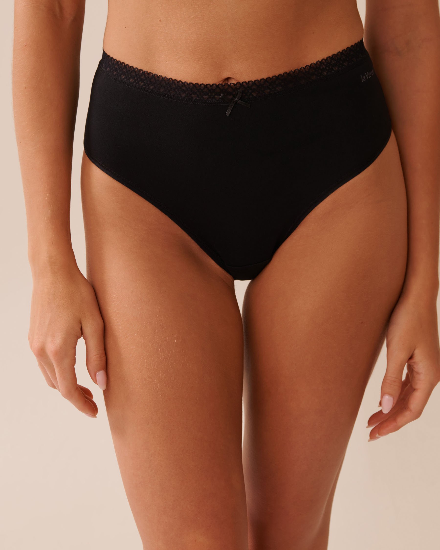 LA VIE EN ROSE Culotte bikini taille haute ultra douce bordure de dentelle Noir 20100247 - Voir1