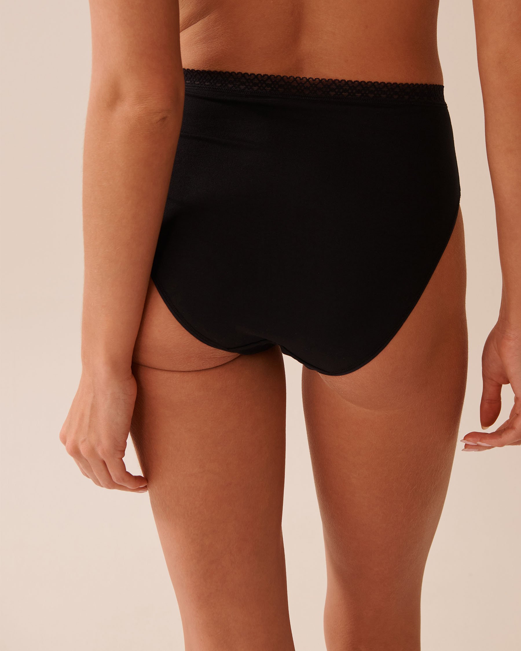 LA VIE EN ROSE Culotte bikini taille haute ultra douce bordure de dentelle Noir 20100247 - Voir2