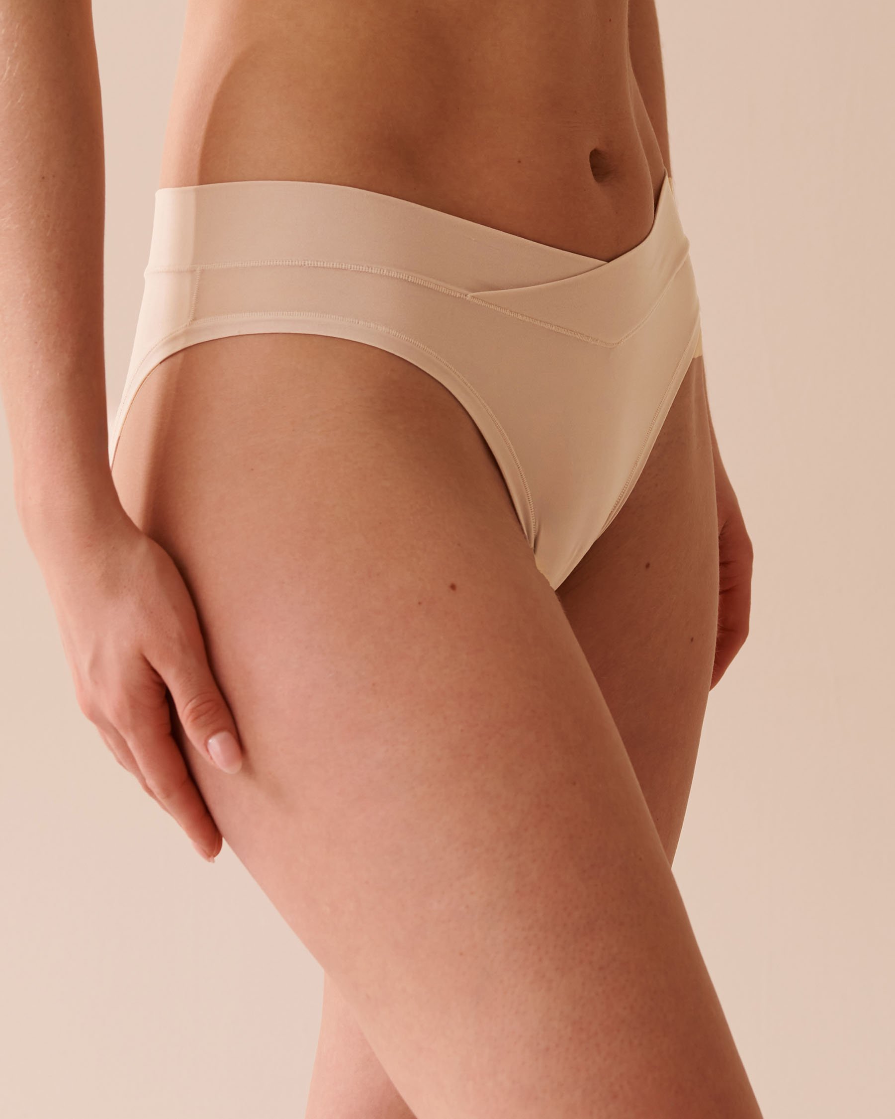 LA VIE EN ROSE Perfect Fit Bikini Panty Hazelnut 20200475 - View1