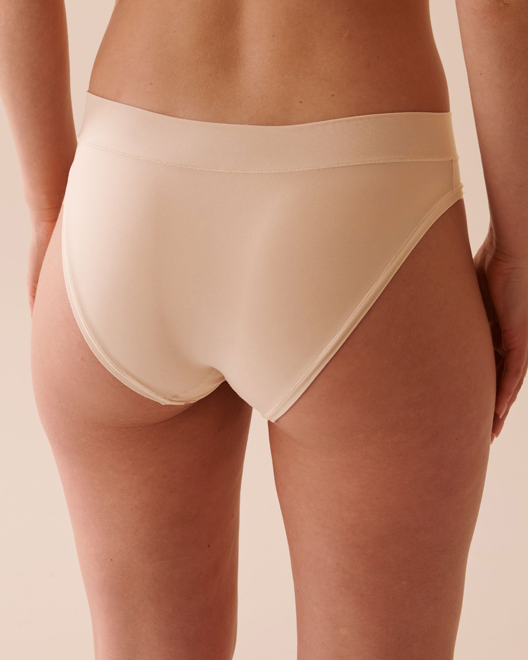 LA VIE EN ROSE Perfect Fit Bikini Panty Hazelnut 20200475 - View2