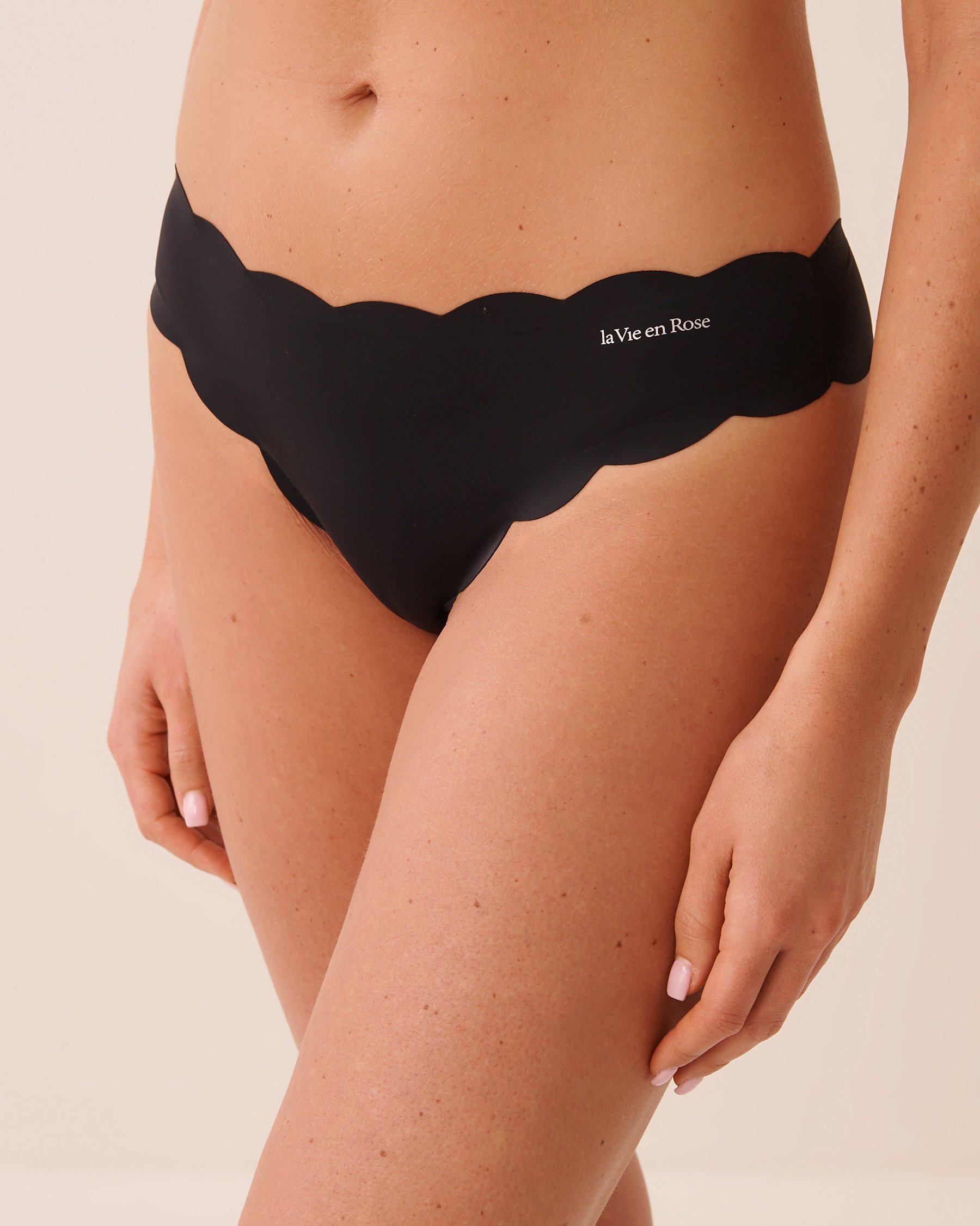 LA VIE EN ROSE Culotte brésilienne microfibre à bordures ondulées Noir 20300547 - View1