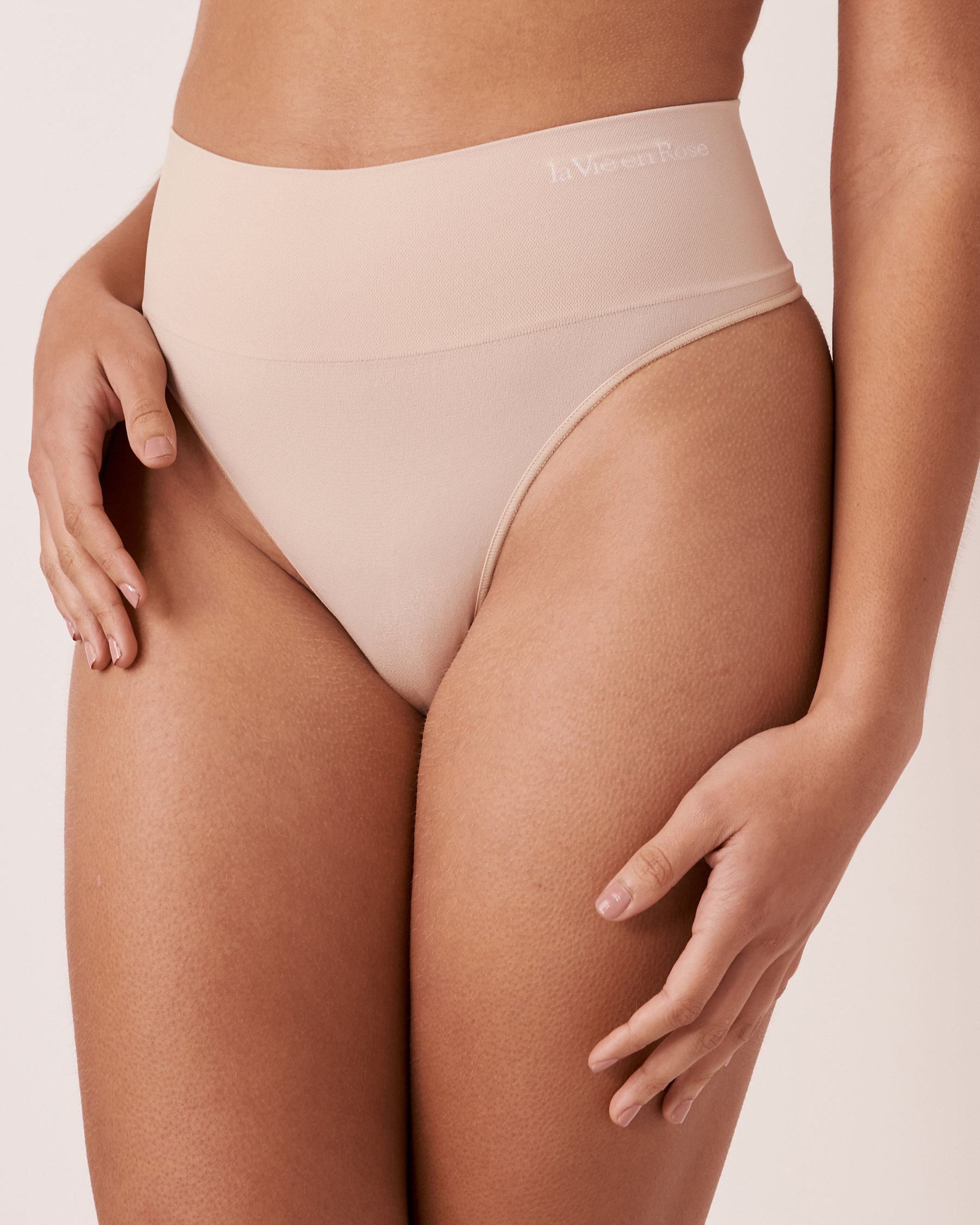 LA VIE EN ROSE Seamless High Waist Thong Panty Champagne 860-221-0-00 - View1
