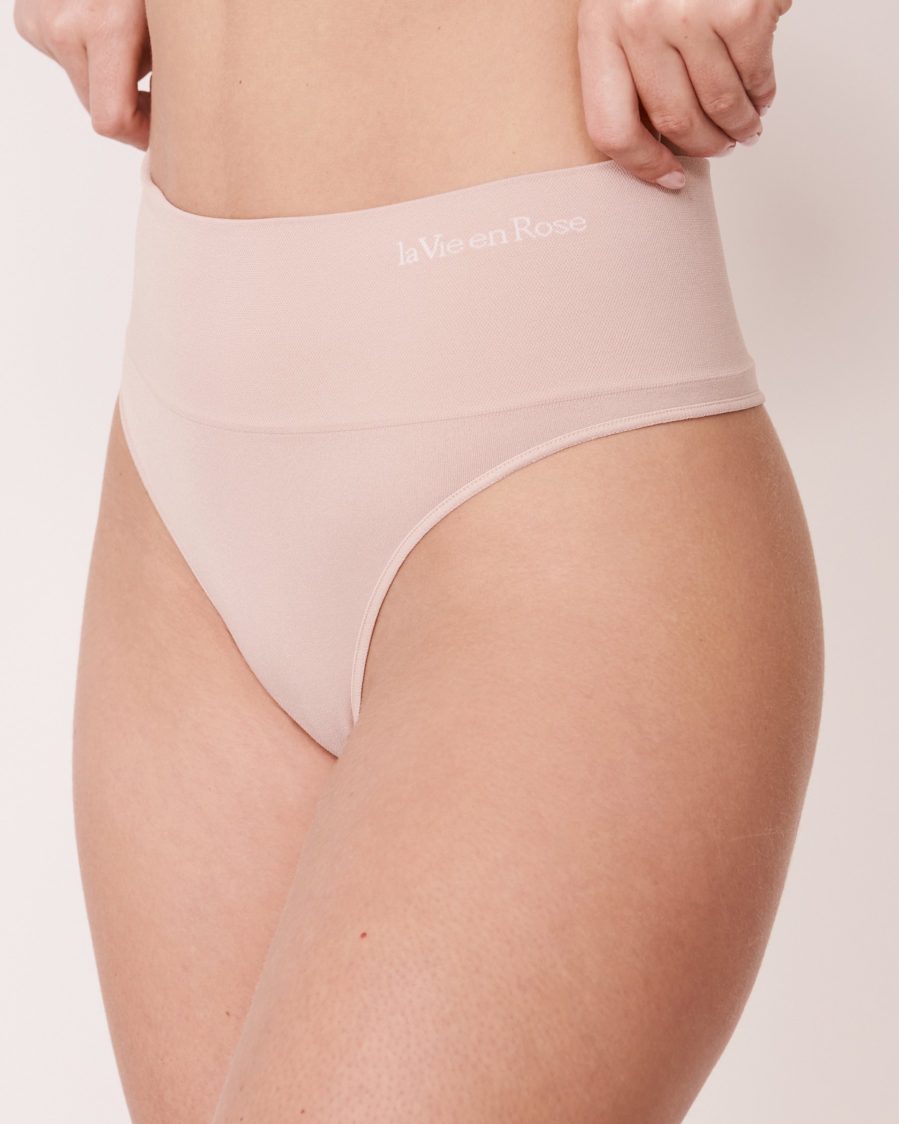 LA VIE EN ROSE Seamless High Waist Thong Panty Shadow grey 860-221-0-00 - View1