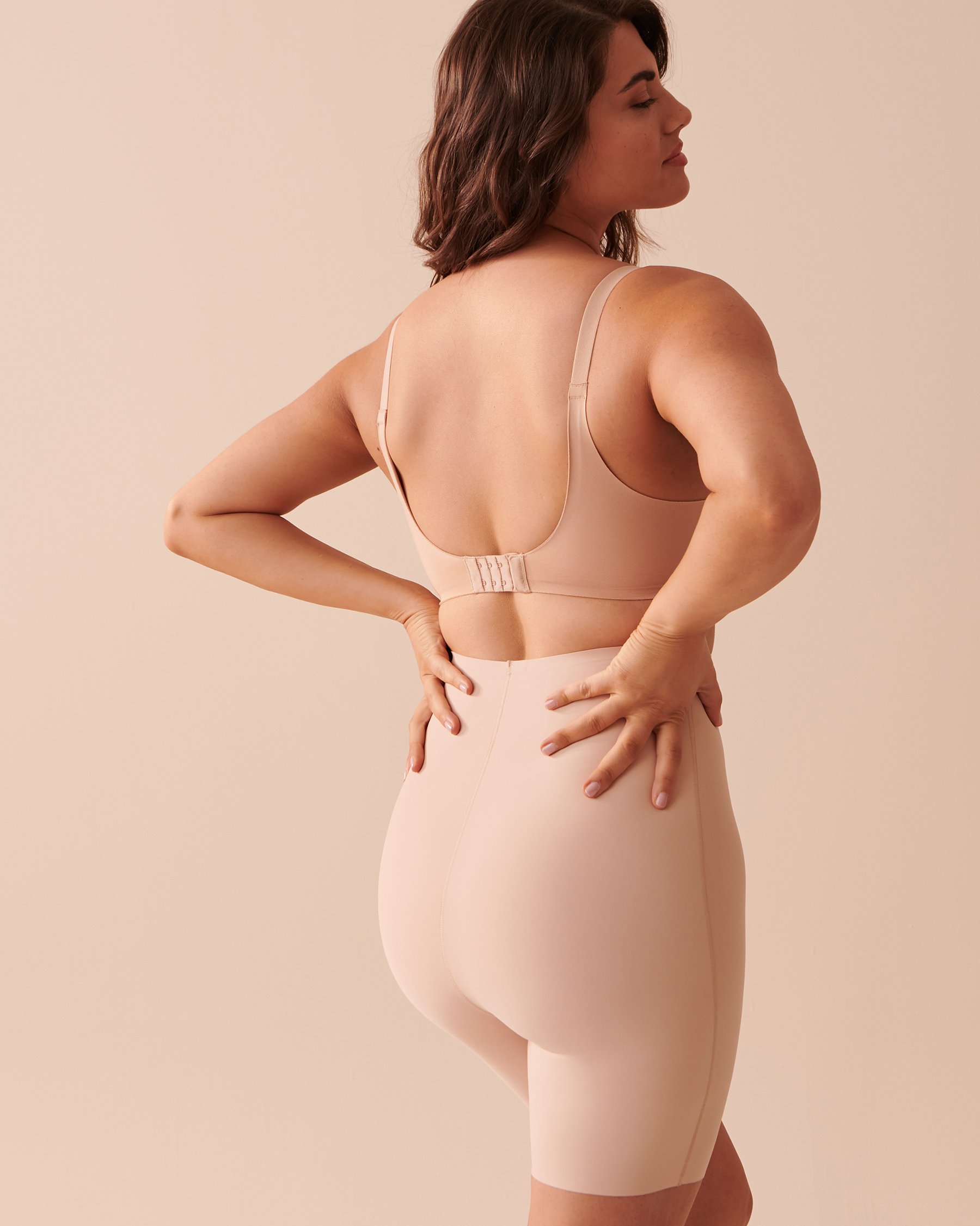 LA VIE EN ROSE Short taille haute mi-cuisse maintien modéré en microfibre Latte 30200005 - Voir4