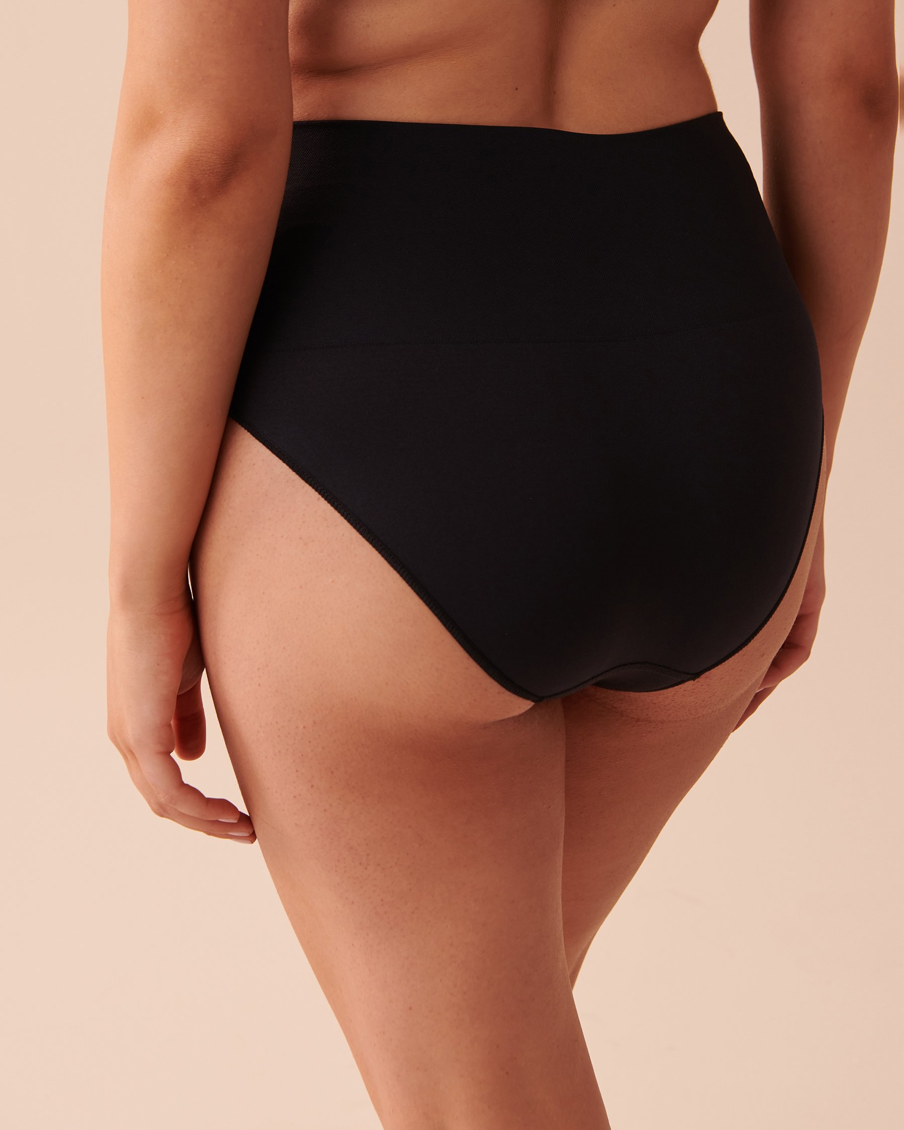 LA VIE EN ROSE Light Support Seamless Fabric High Waist Shaper Bikini Black 30200007 - View2