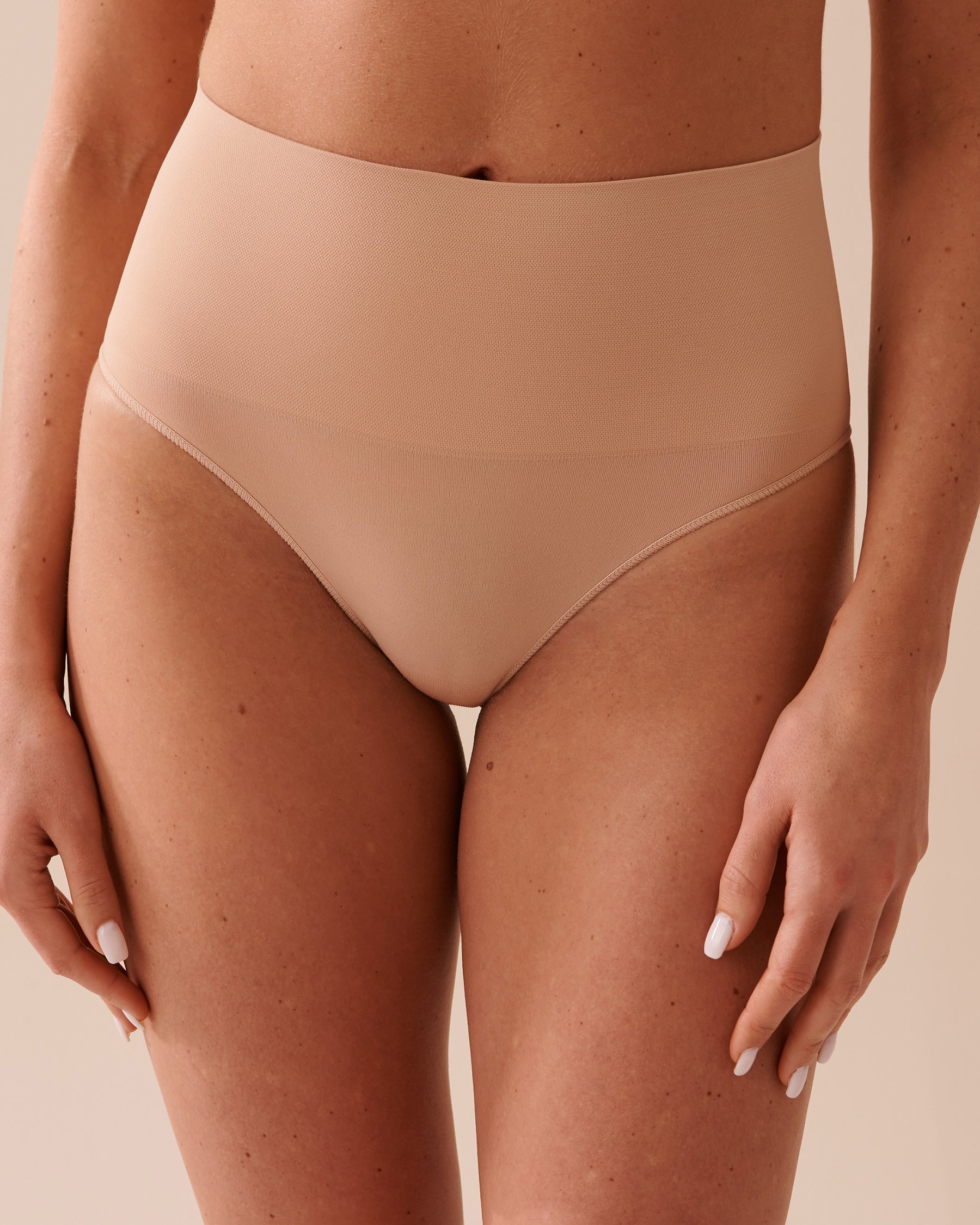 LA VIE EN ROSE Light Support Seamless Fabric High Waist Shaper Bikini Latte 30200007 - View1
