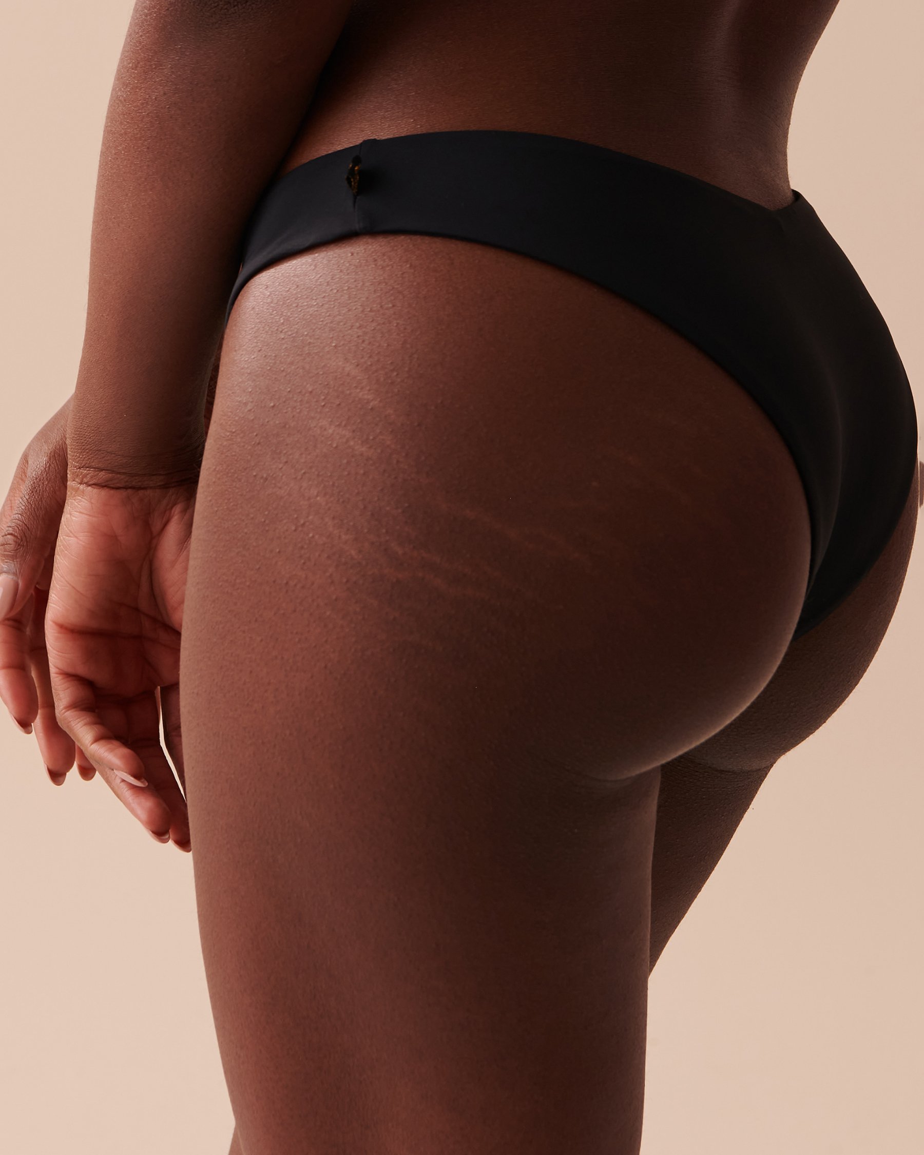 LA VIE EN ROSE AQUA BLACK Thong Bikini Bottom Black 70300510 - View3