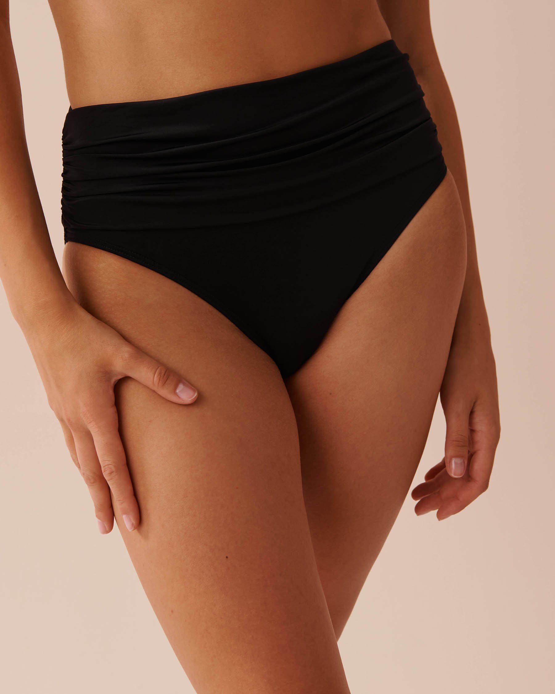 LA VIE EN ROSE AQUA Bas de bikini taille haute plissée BLACK Noir 800-691-0-00 - Voir1
