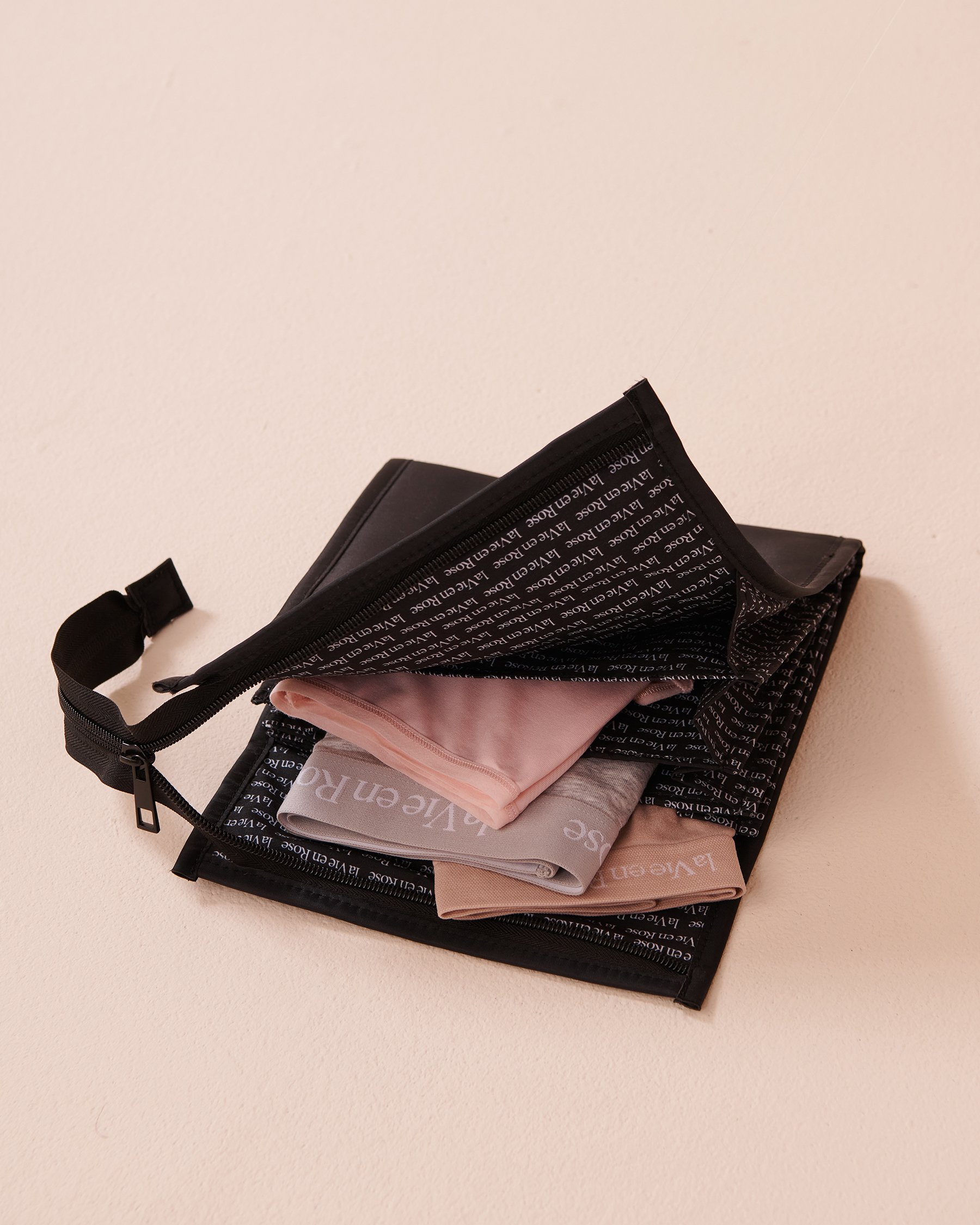 LA VIE EN ROSE Sac pour sous-vêtements Noir 40700387 - Voir1