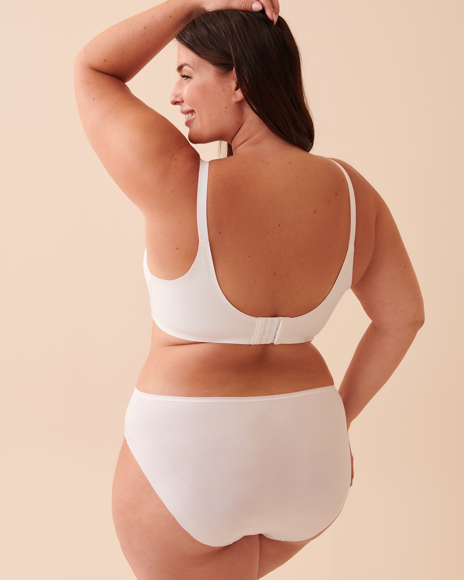 LA VIE EN ROSE Lightly Lined Wireless Sleek Back Bra White 169-113-2-00 - View4
